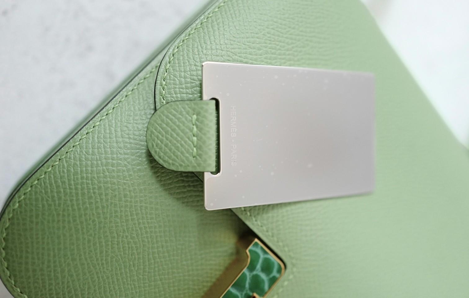 BNIB Hermès Constance 18 Vert Criquet Epsom Ledertasche Exotische Schnalle GHW im Angebot 7