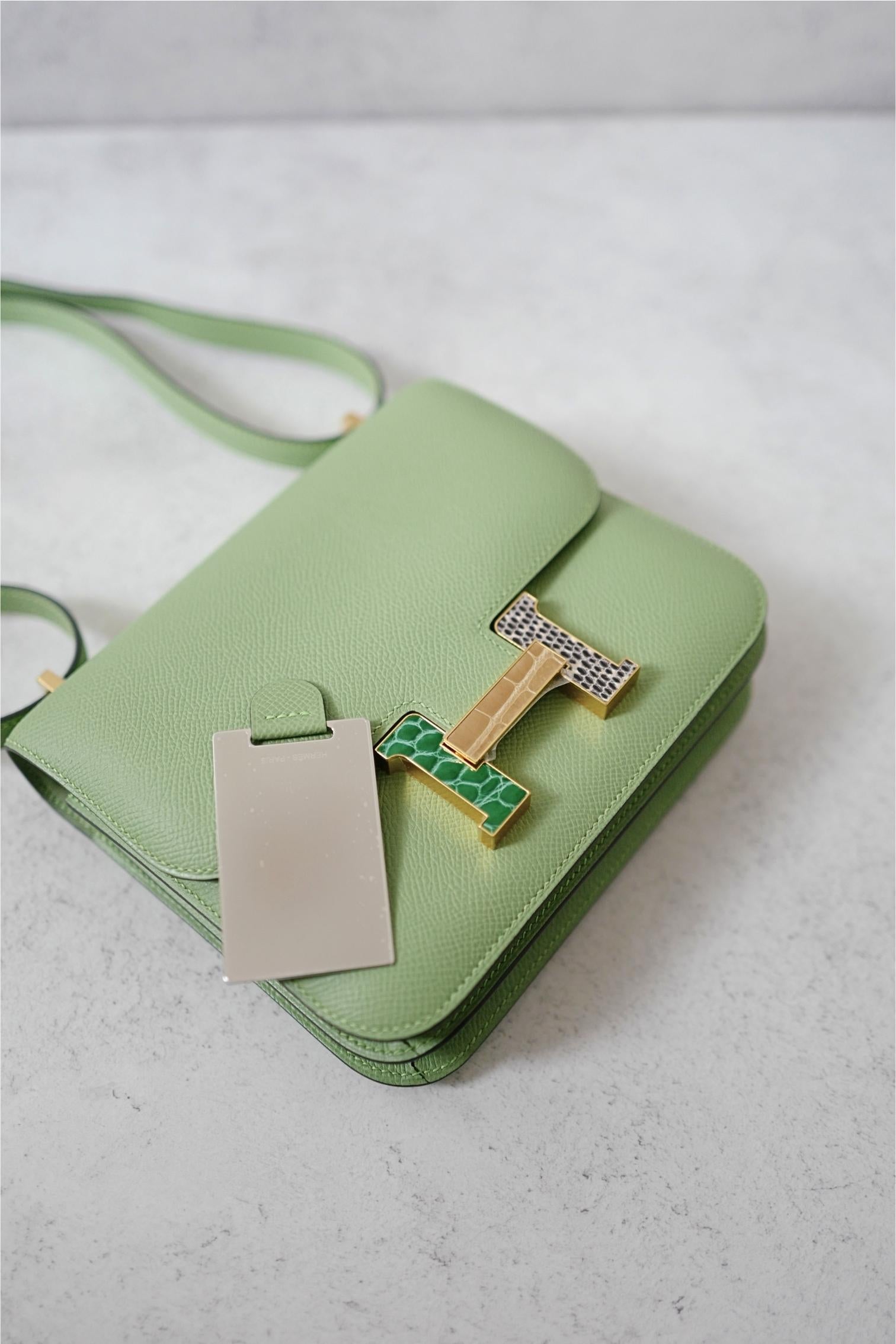 BNIB Hermès Constance 18 Vert Criquet Epsom Ledertasche Exotische Schnalle GHW im Angebot 13