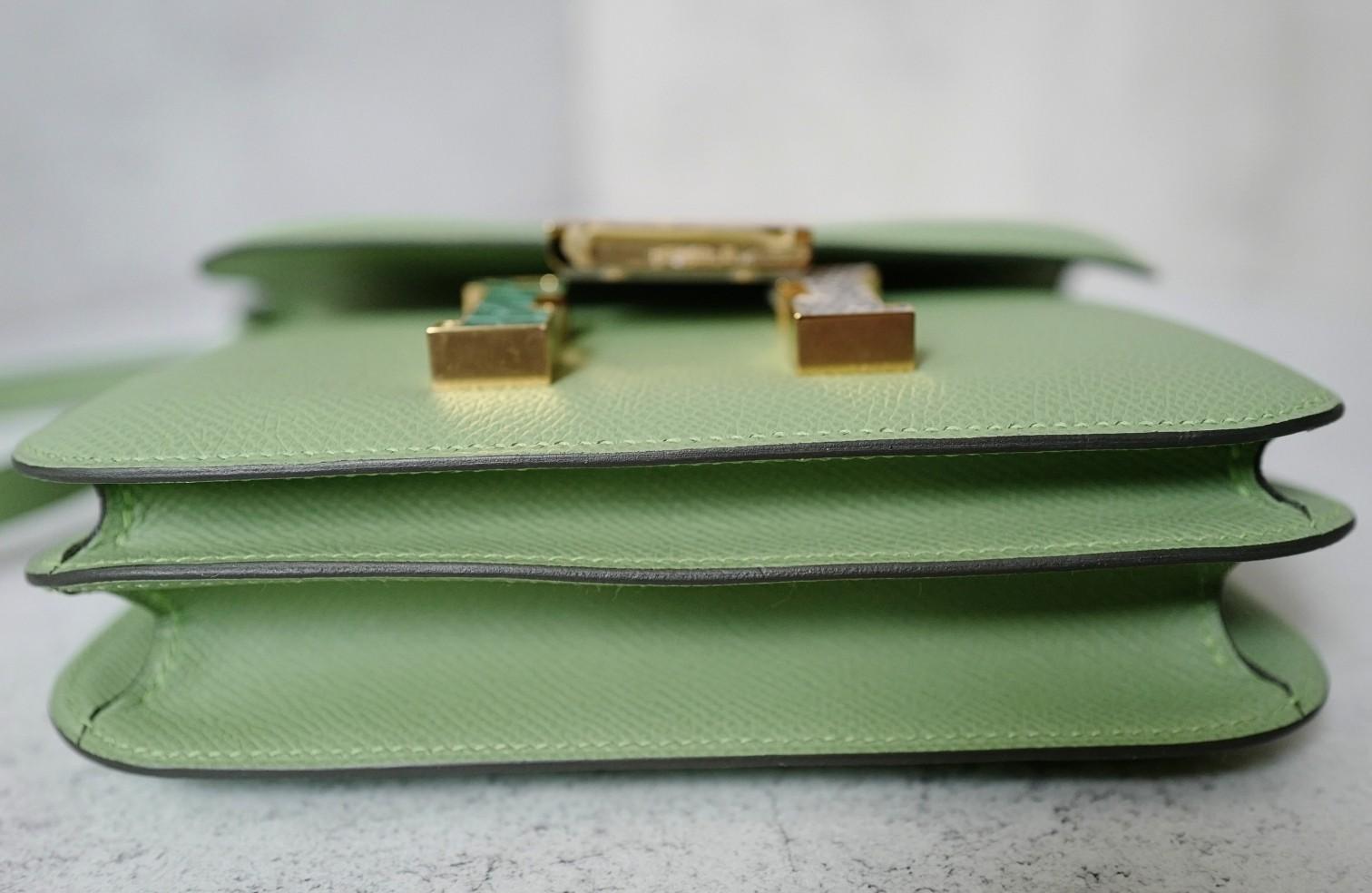 BNIB Hermès Constance 18 Vert Criquet Epsom Ledertasche Exotische Schnalle GHW im Angebot 14