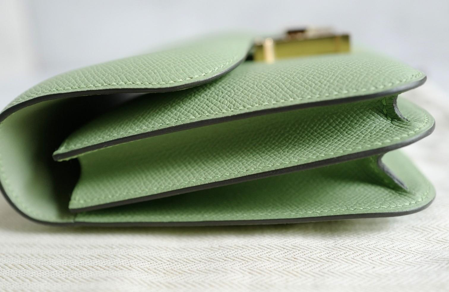 BNIB Hermès Constance 18 Vert Criquet Epsom Ledertasche Exotische Schnalle GHW im Angebot 3