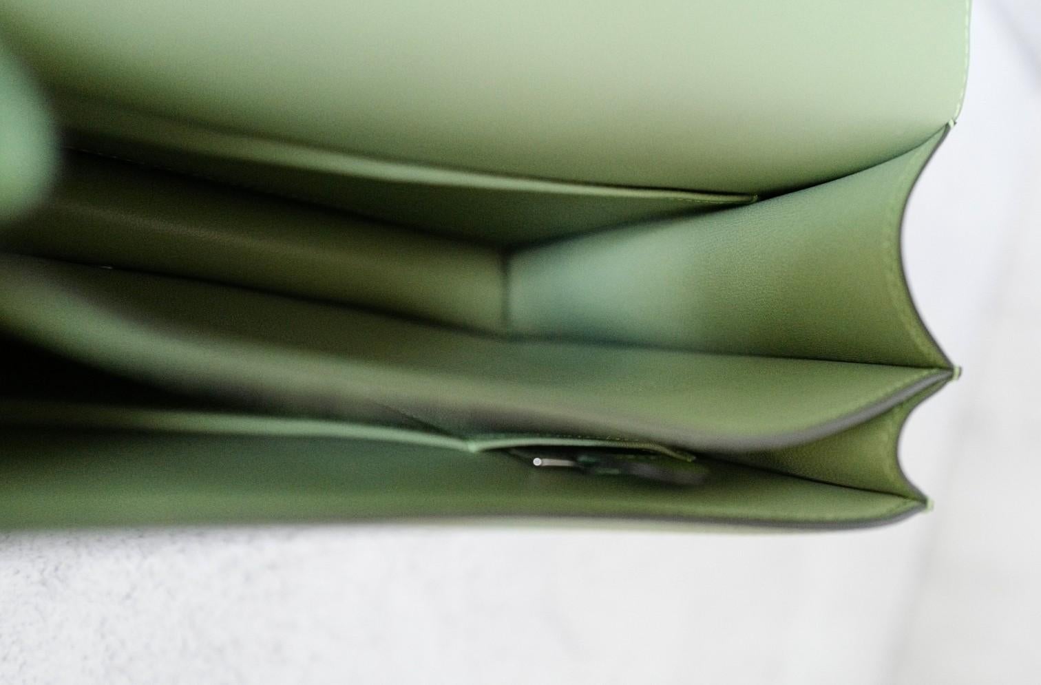 BNIB Hermès Constance 18 Vert Criquet Epsom Ledertasche Exotische Schnalle GHW im Angebot 4