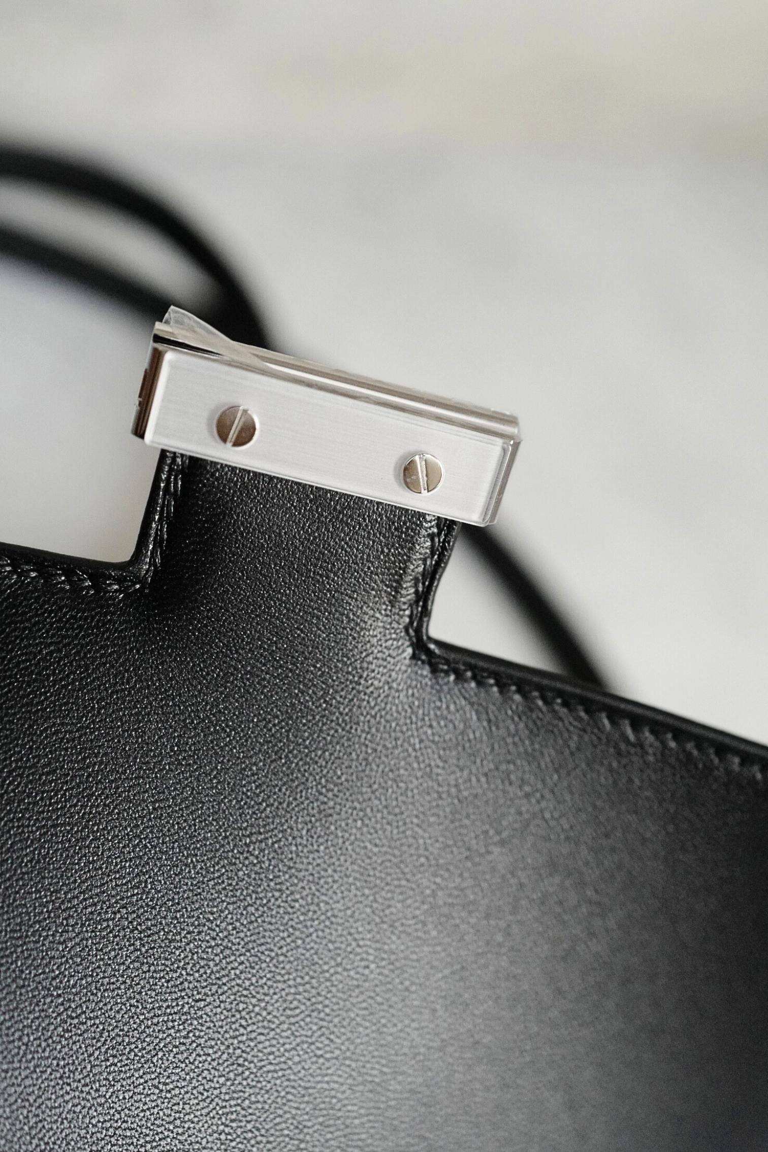 BNIB Hermès Constance III Mini 18 Miroir Black Epsom Leather with PHW For Sale 11