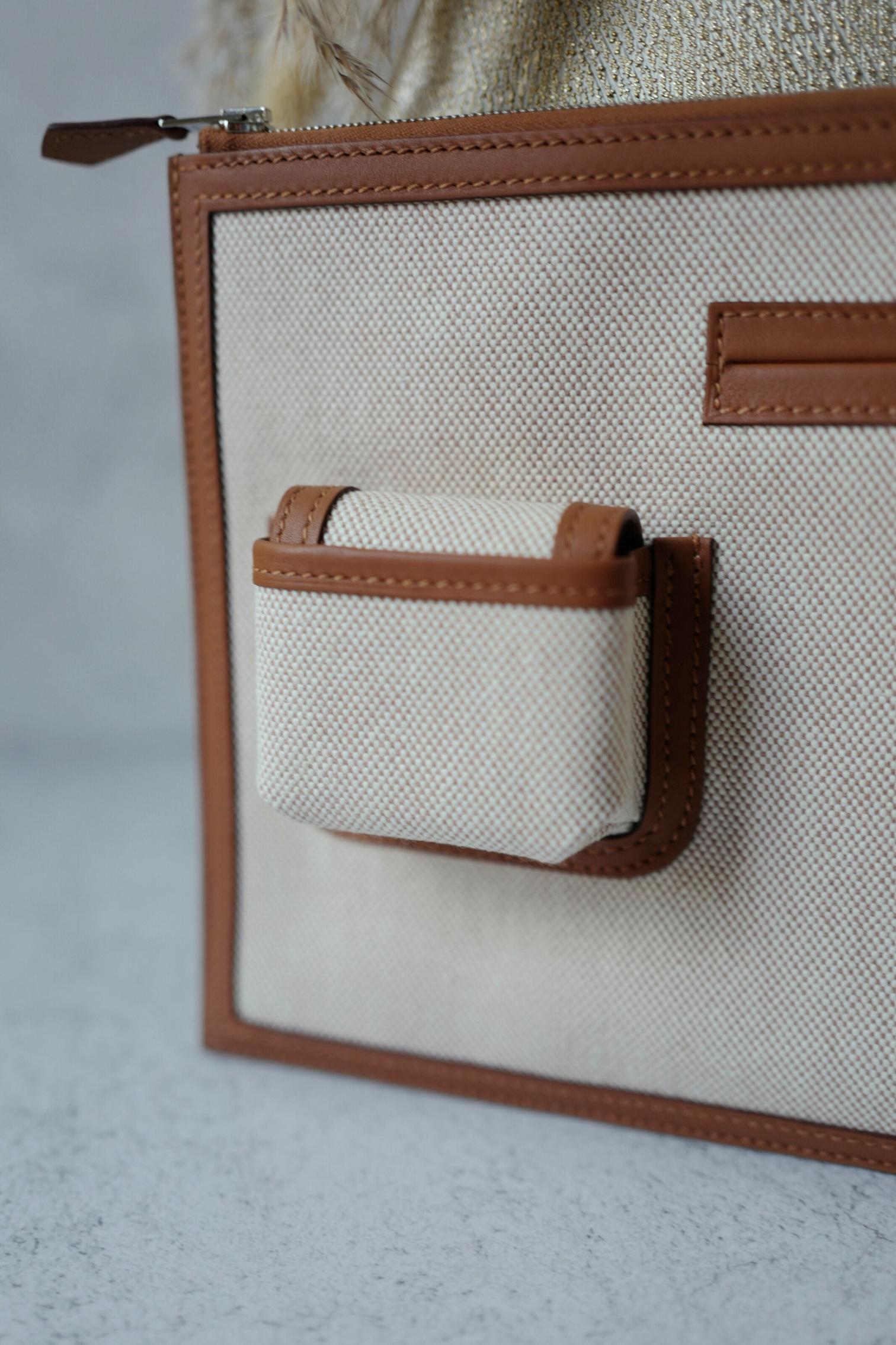 BNIB Hermès H Swift Canvas Cargo Travel Pouch in Ecru-Gold with Palladium HW For Sale 6