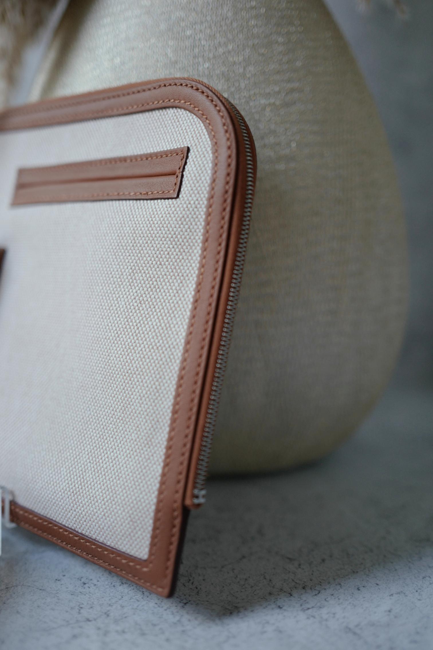 BNIB Hermès H Swift Canvas Cargo Travel Pouch in Ecru-Gold with Palladium HW For Sale 14