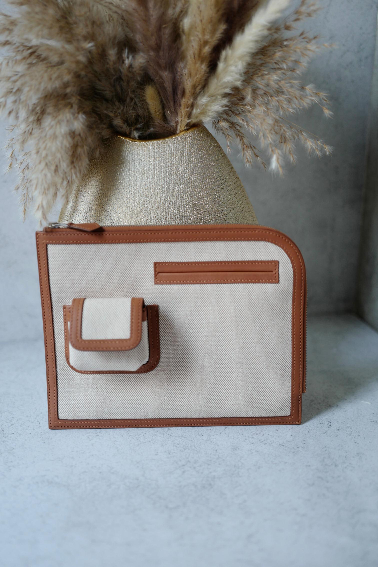 BNIB Hermès H Swift Canvas Cargo Travel Pouch in Ecru-Gold with Palladium HW For Sale 15