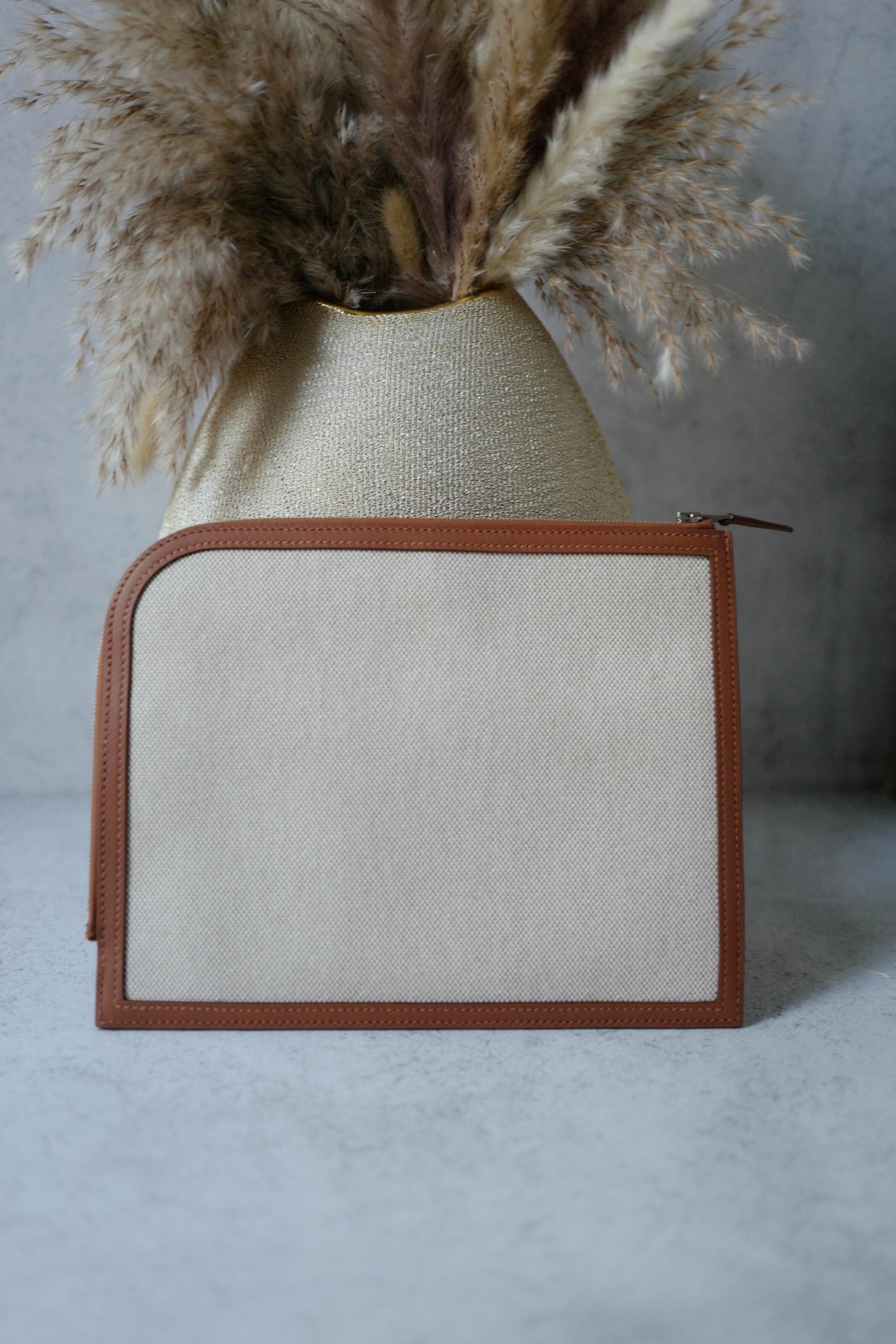 Gray BNIB Hermès H Swift Canvas Cargo Travel Pouch in Ecru-Gold with Palladium HW For Sale