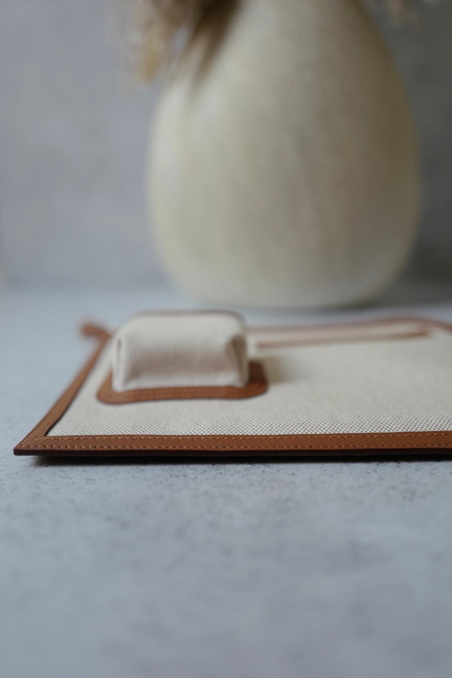 BNIB Hermès H Swift Canvas Cargo Travel Pouch in Ecru-Gold with Palladium HW For Sale 1