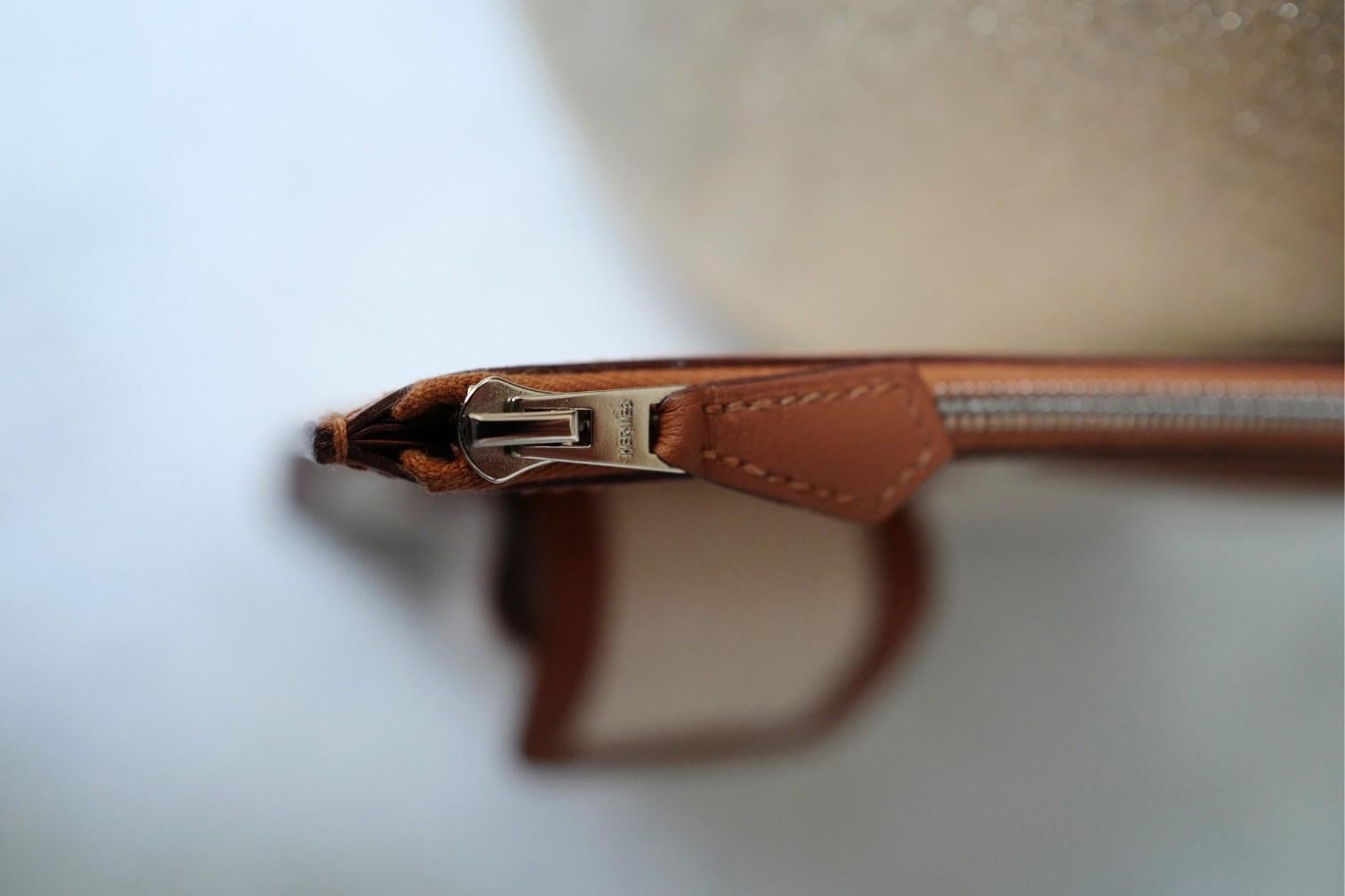 BNIB Hermès H Swift Canvas Cargo Travel Pouch in Ecru-Gold with Palladium HW For Sale 4