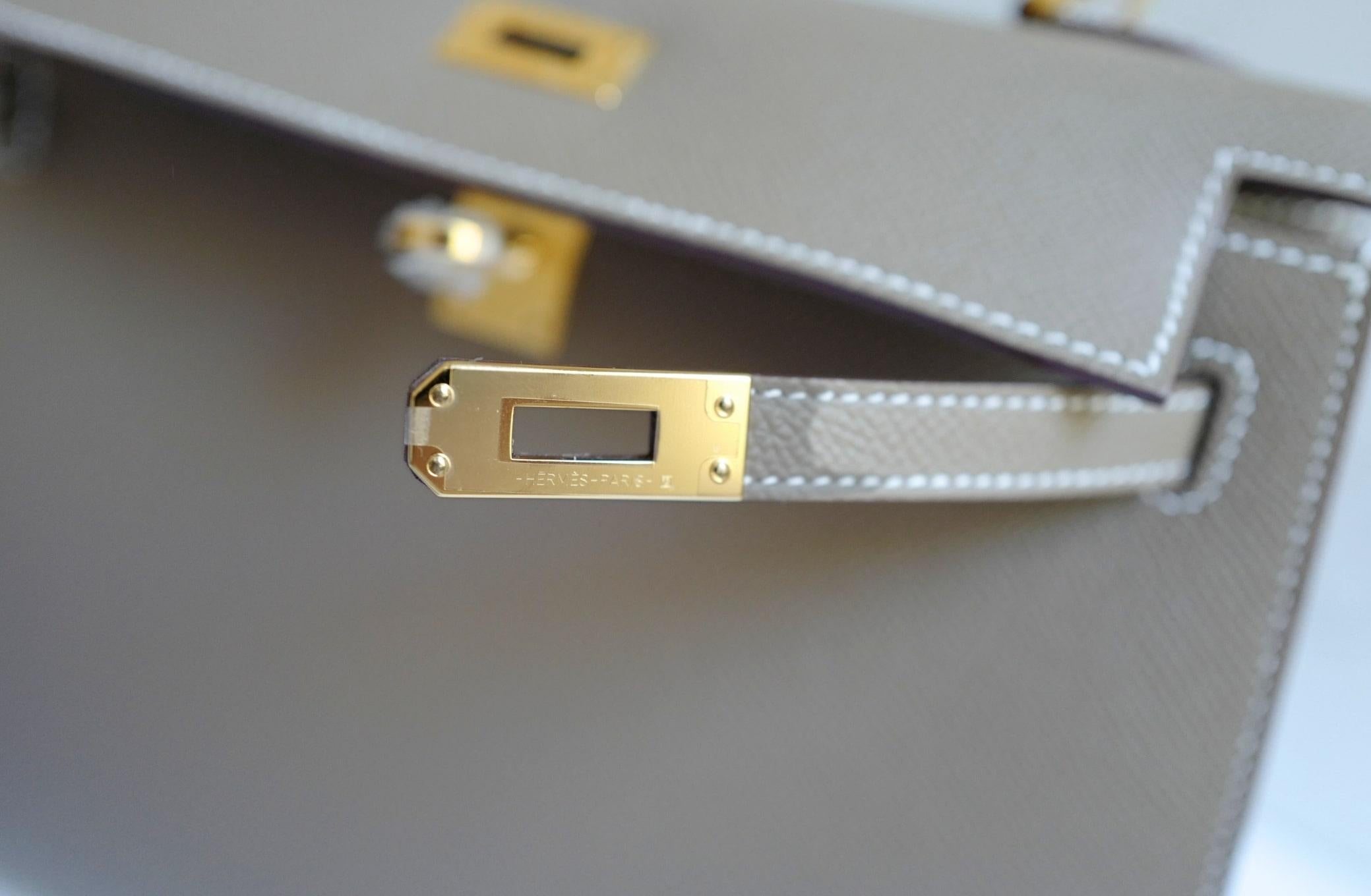 BNIB Hermes Kelly 25 Etoupe Epsom Sellier con Hardware Oro 2025 in vendita 6
