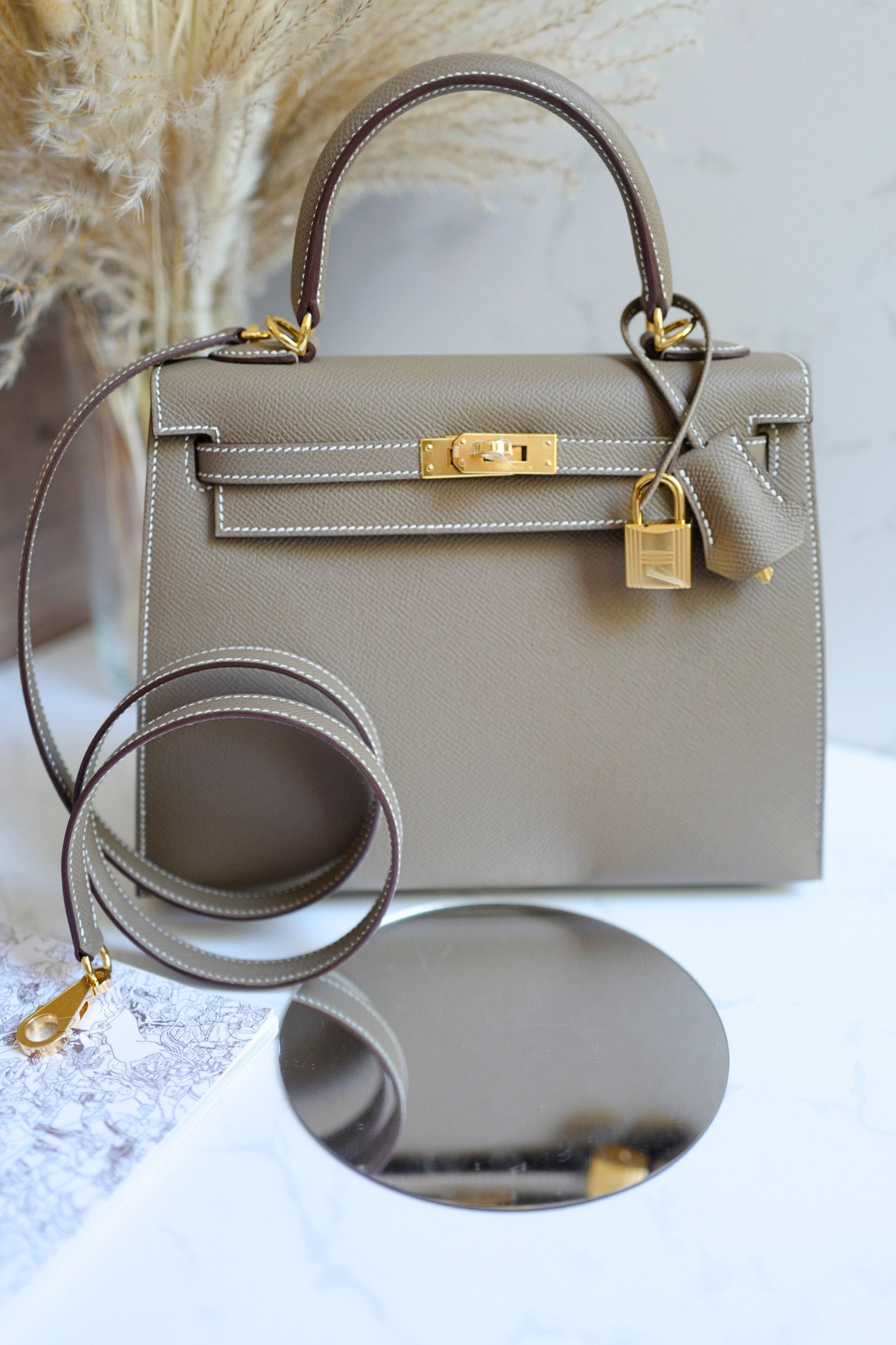 BNIB Hermes Kelly 25 Etoupe Epsom Sellier con Hardware Oro 2025 in vendita 15