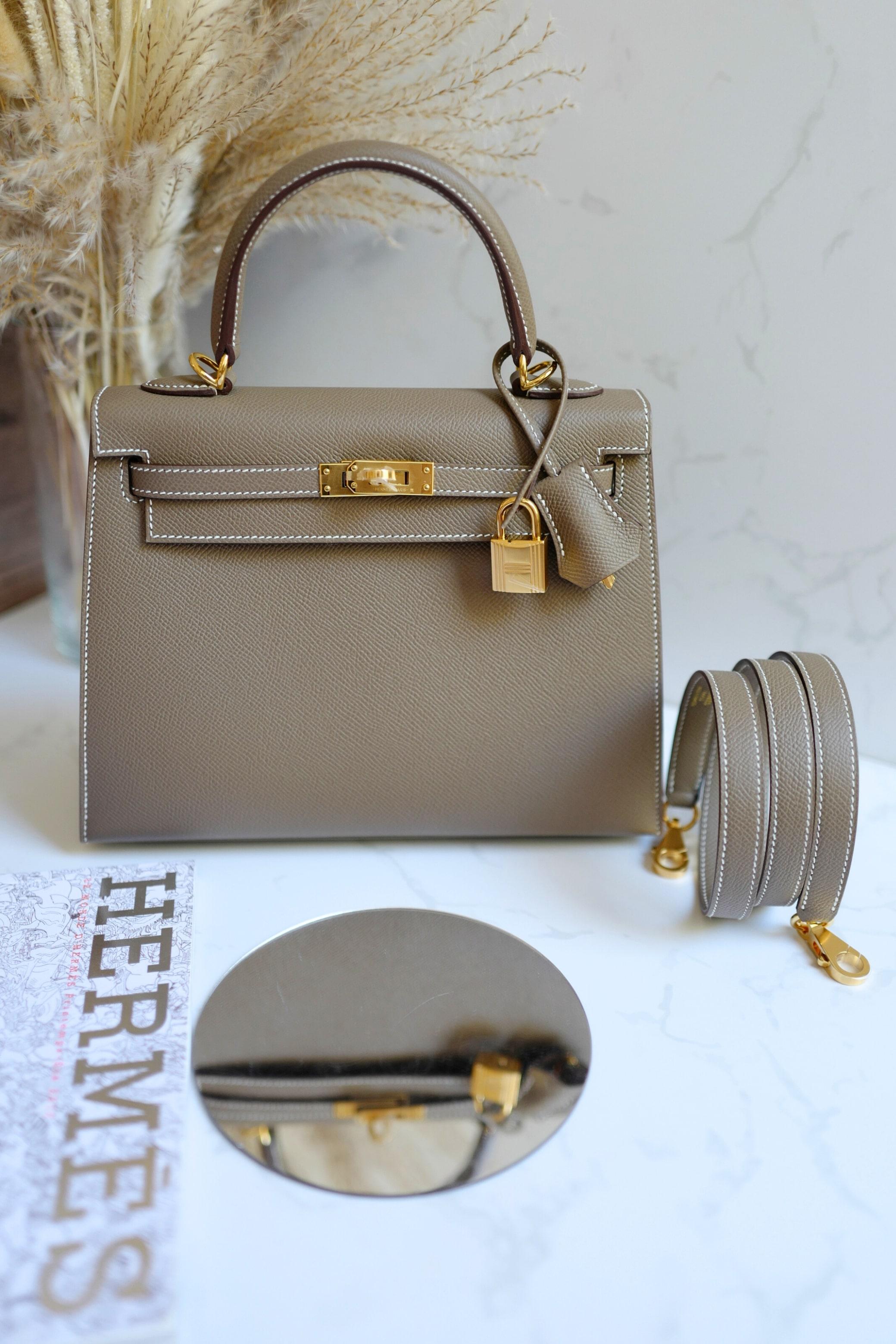 BNIB Hermes Kelly 25 Etoupe Epsom Sellier con Hardware Oro 2025 in vendita 3