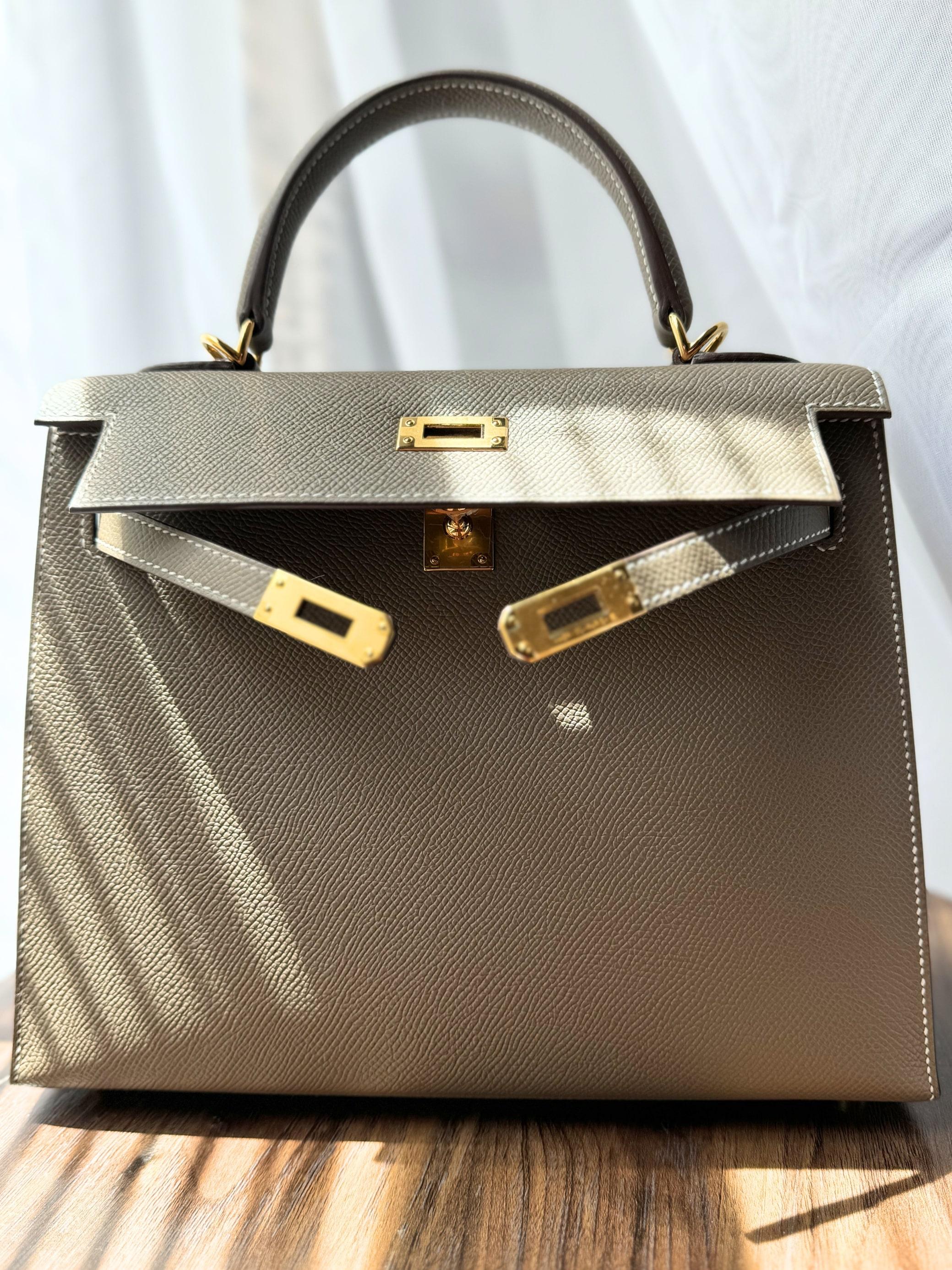 BNIB Hermes Kelly 25 Etoupe Epsom Sellier con Hardware Oro 2025 in vendita 4