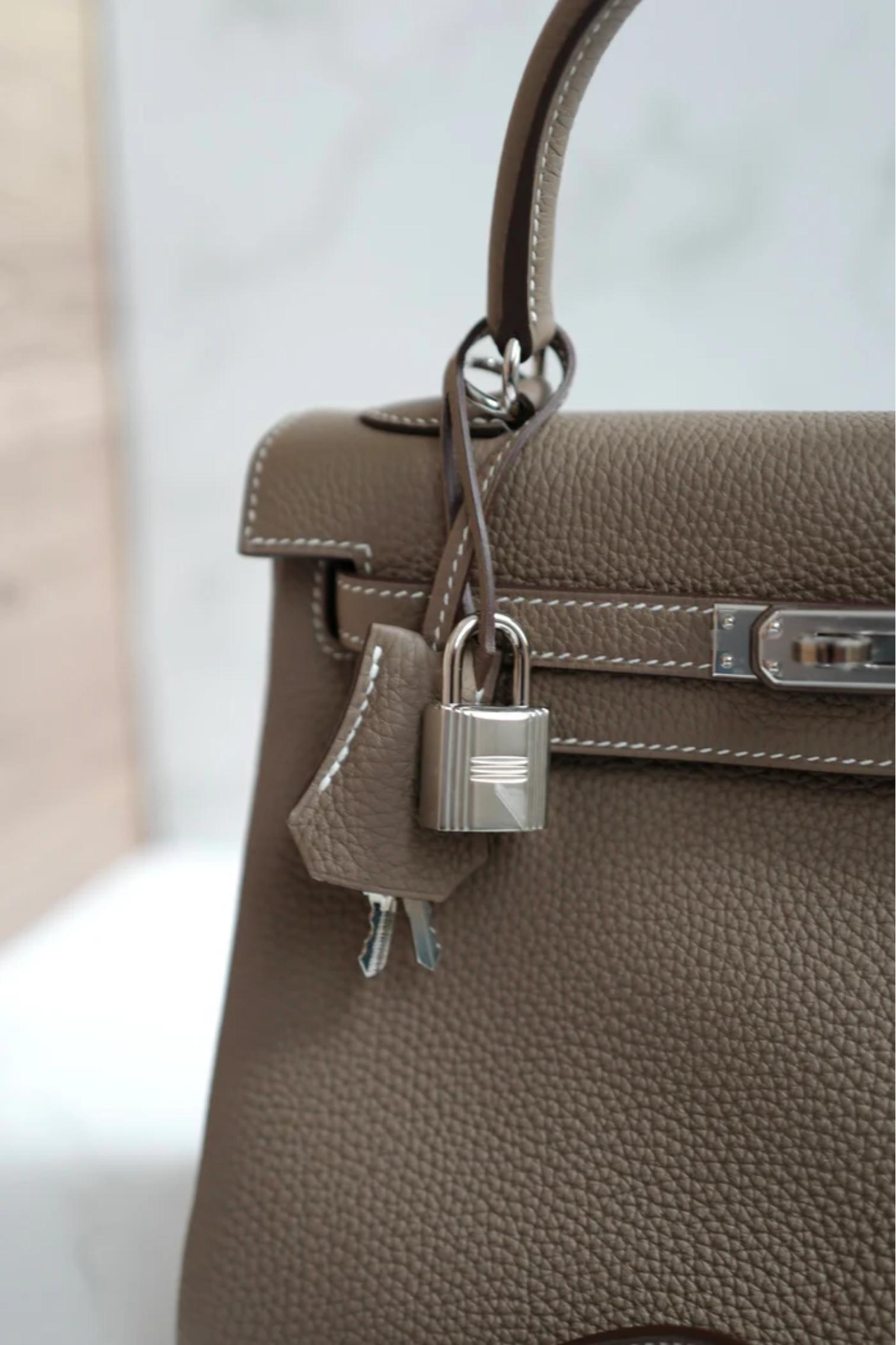 BNIB Hermes Kelly 25 Etoupe Togo Retourne Palladium HW Y 2020 NUOVO in vendita 12