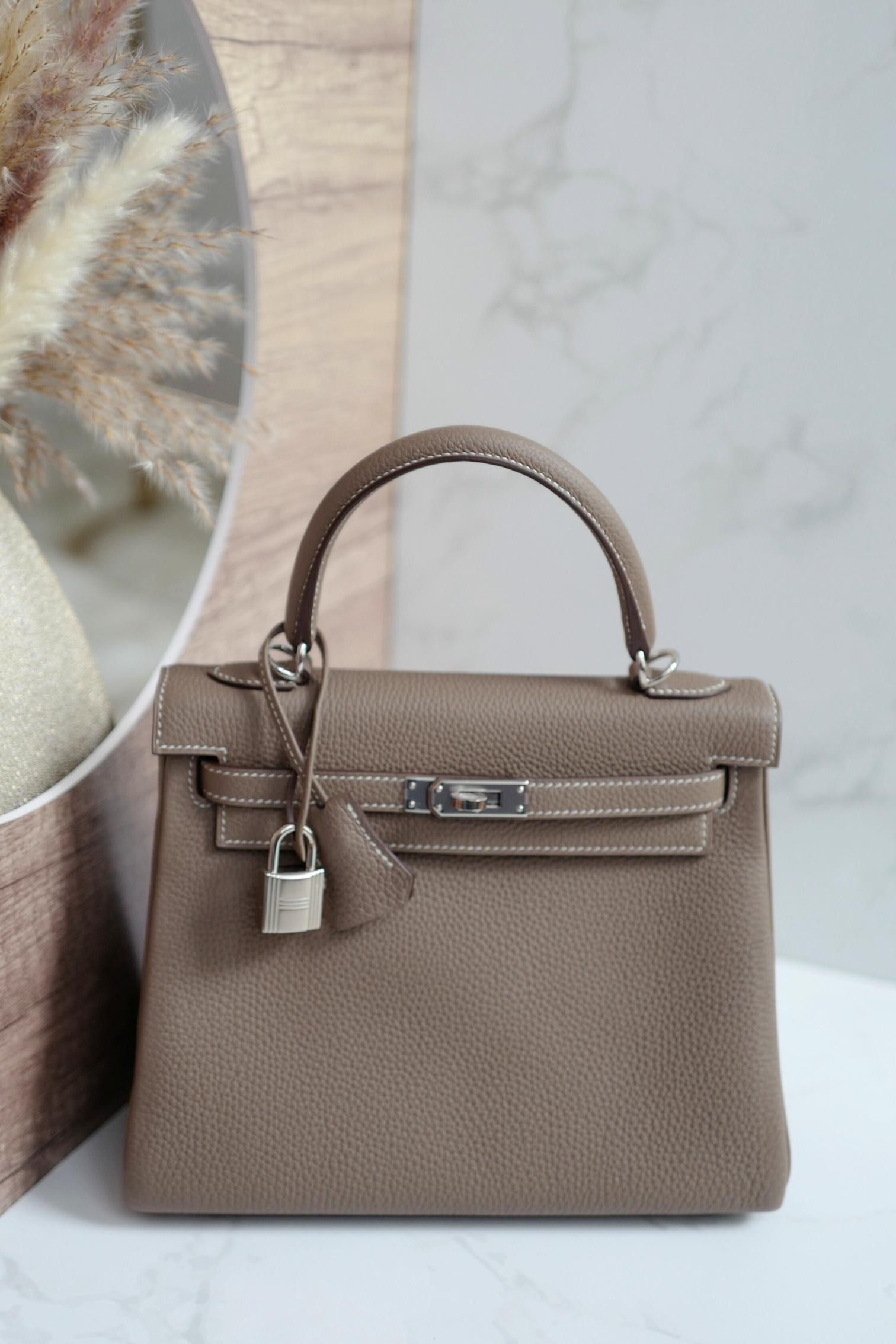 BNIB Hermes Kelly 25 Etoupe Togo Retourne Palladium HW Y 2020 NUOVO in vendita 15
