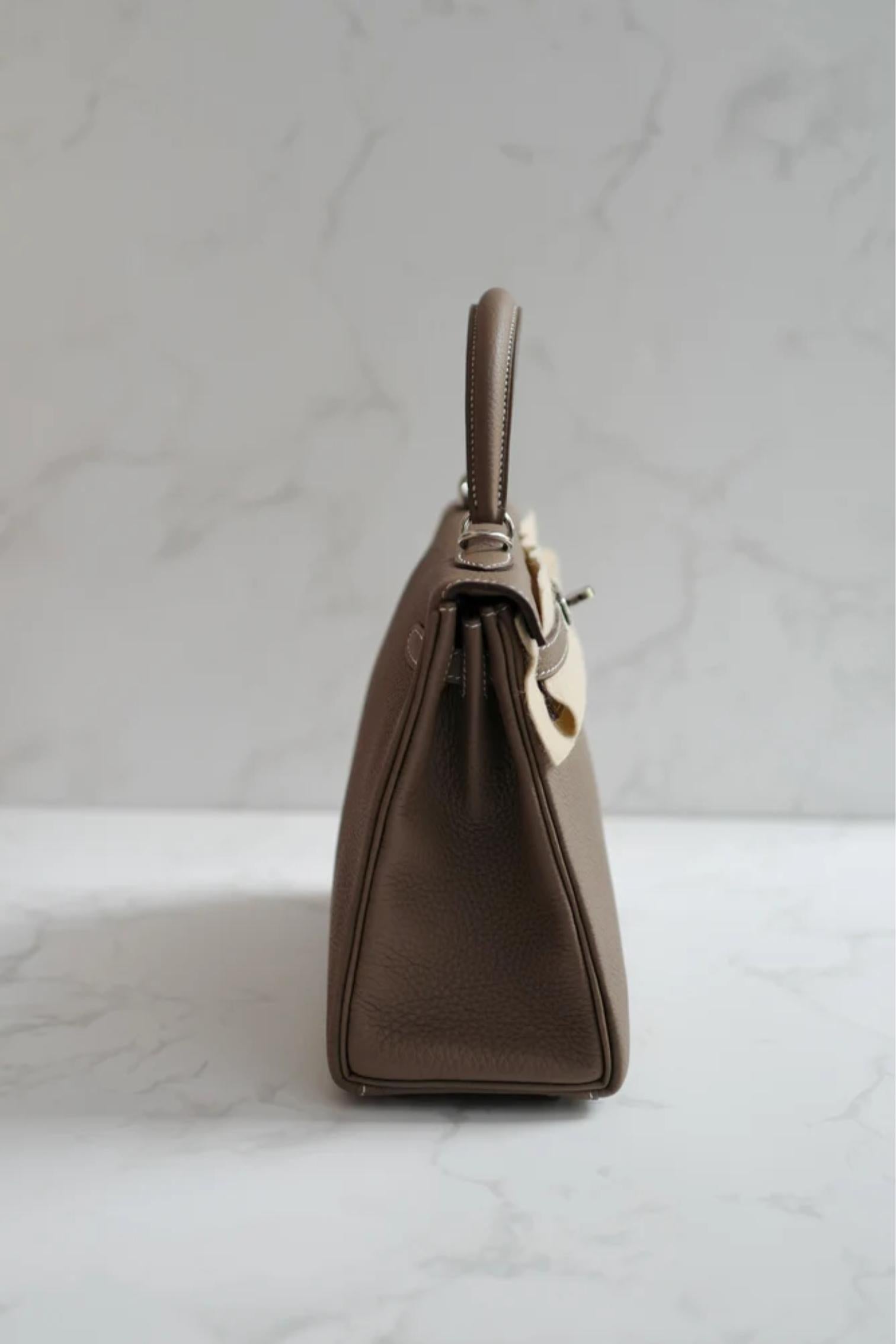 BNIB Hermes Kelly 25 Etoupe Togo Retourne Palladium HW Y 2020 NUOVO in vendita 1
