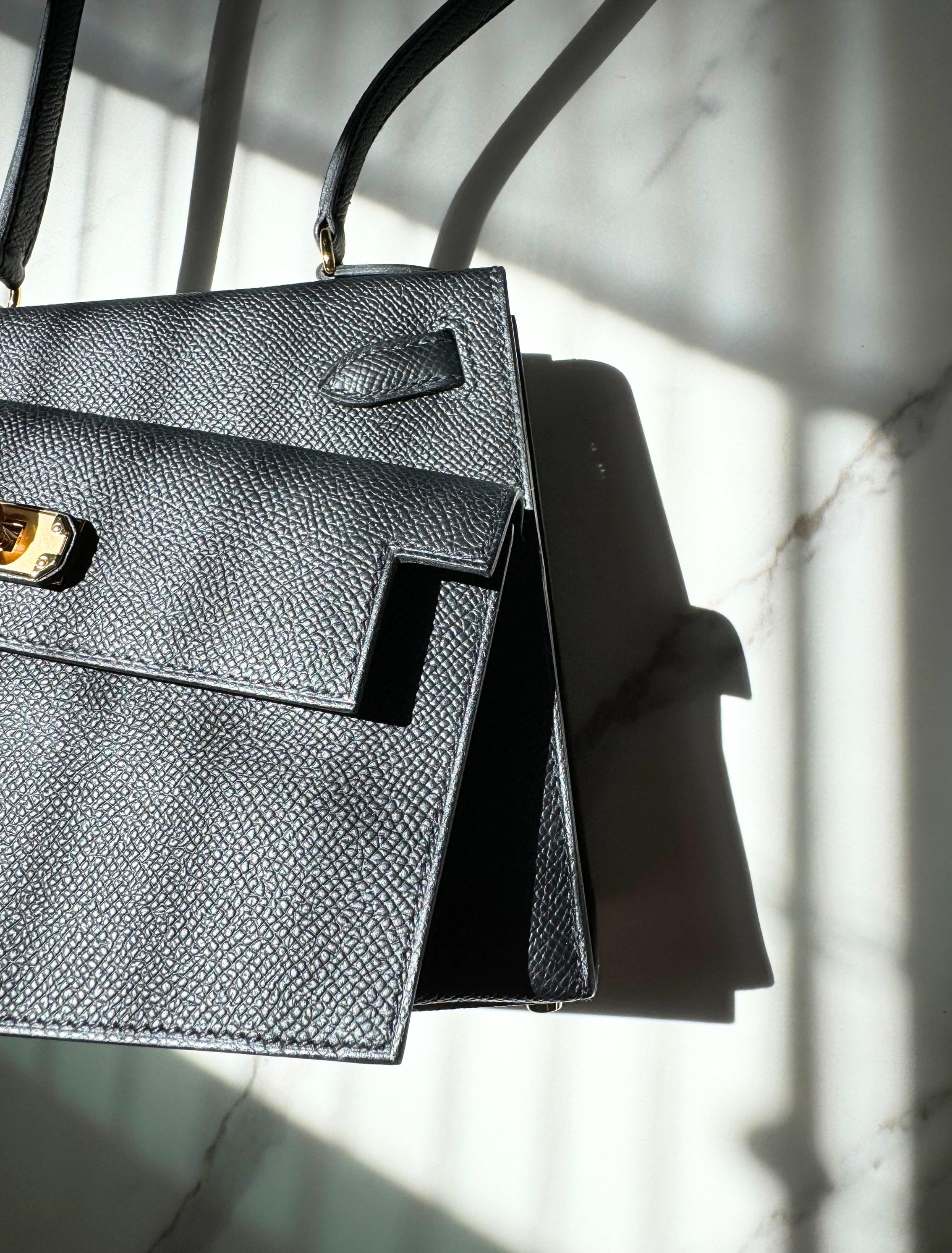 BNIB Hermès Kelly Désordre Cuir d'Epsom noir avec quincaillerie dorée en vente 9