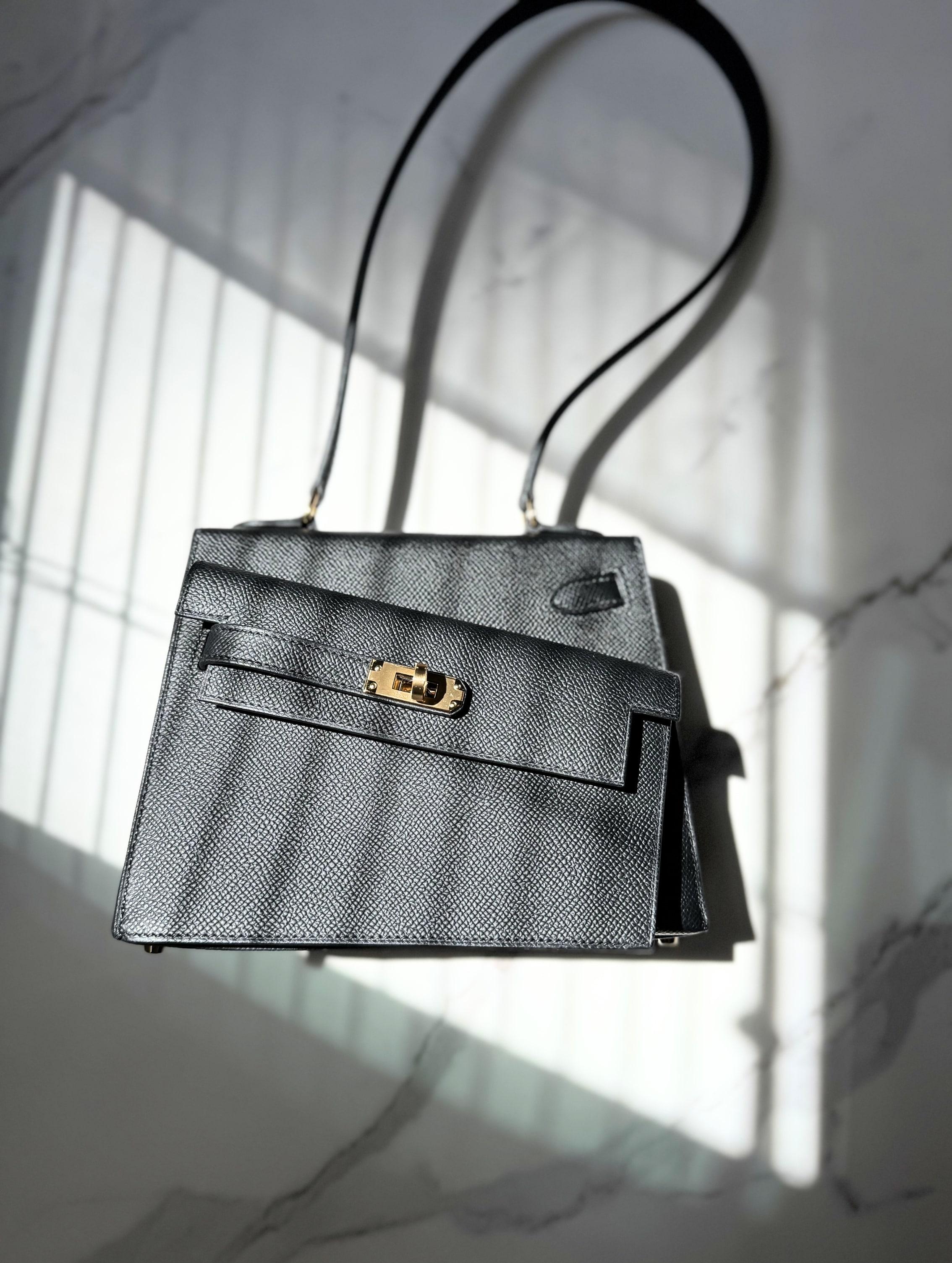 BNIB Hermès Kelly Désordre Cuir d'Epsom noir avec quincaillerie dorée en vente 11