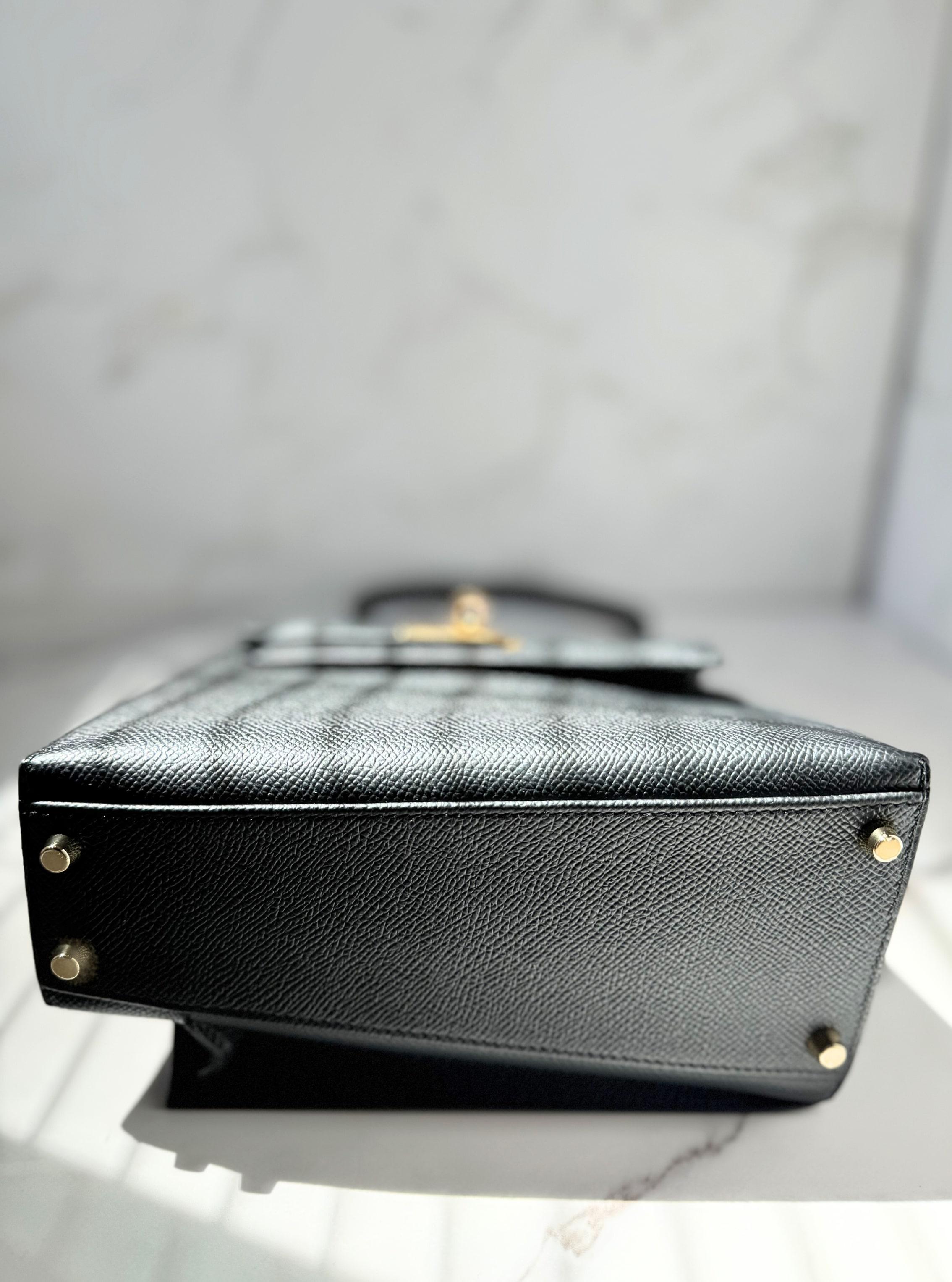 BNIB Hermès Kelly Désordre Cuir d'Epsom noir avec quincaillerie dorée Neuf - En vente à Forest Park, GA