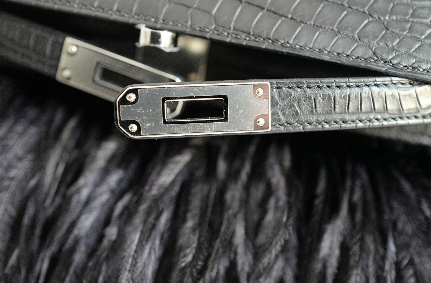 BNIB Hermès Kelly Elan Folie Noir Matte Porosus Crocodile Ostrich Feather PHW For Sale 4
