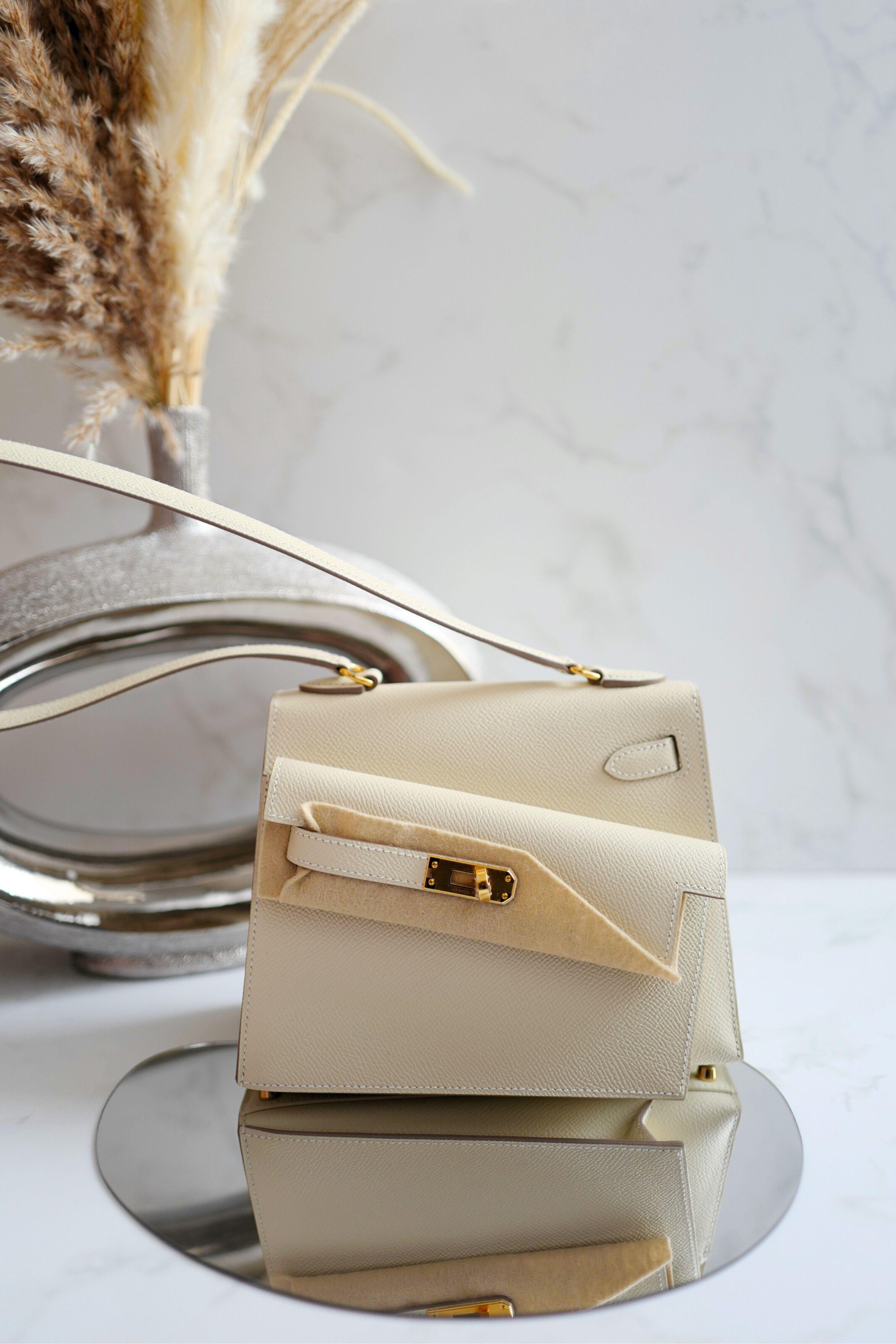 BNIB Hermes Kelly En Desordre Craie Epsom Gold HW Limited Edition In New Condition For Sale In Forest Park, GA