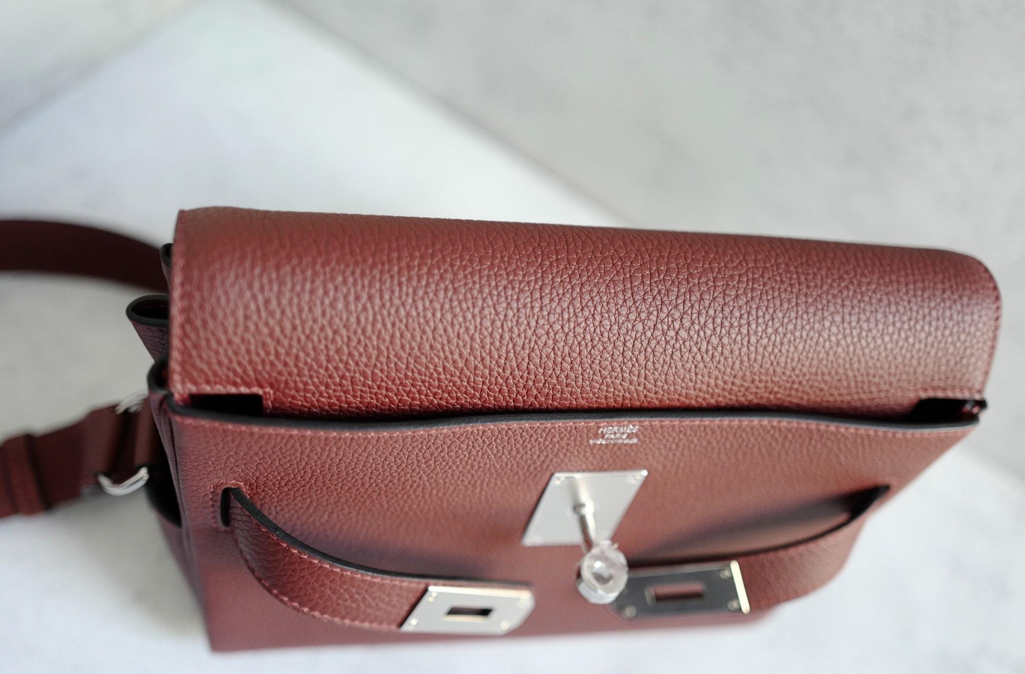 BNIB Hermès Kelly Messenger PM Rouge H Togo Leather Bag with Palladium Hardware im Angebot 5