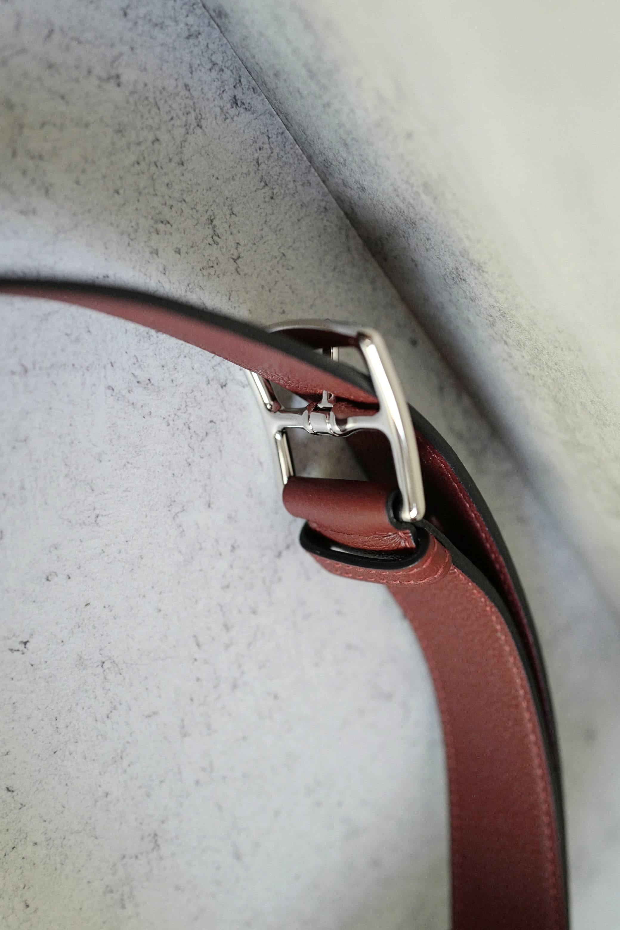 BNIB Hermès Kelly Messenger PM Rouge H Togo Leather Bag with Palladium Hardware im Angebot 7