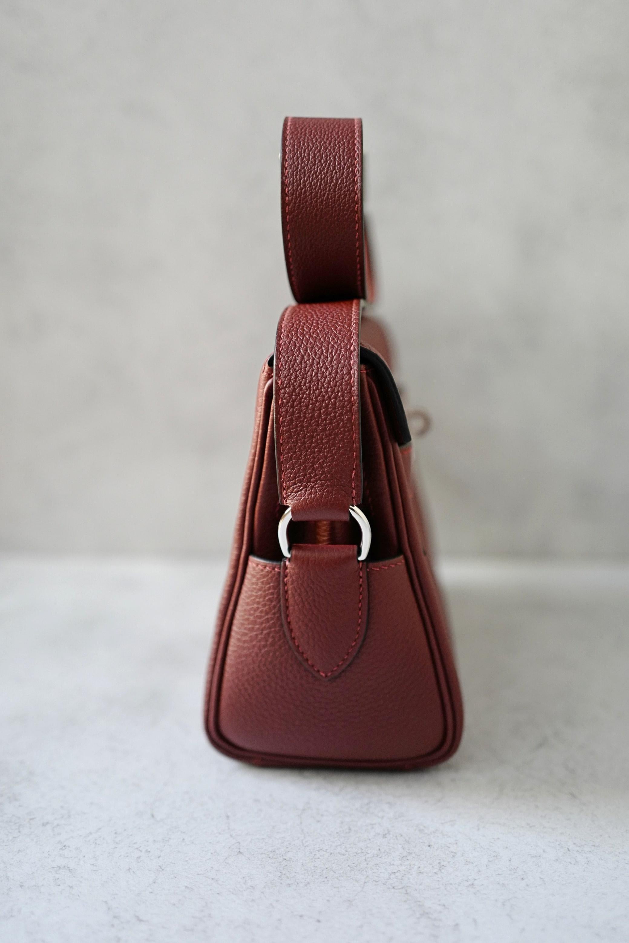 BNIB Hermès Kelly Messenger PM Rouge H Togo Leather Bag with Palladium Hardware im Zustand „Neu“ im Angebot in Forest Park, GA