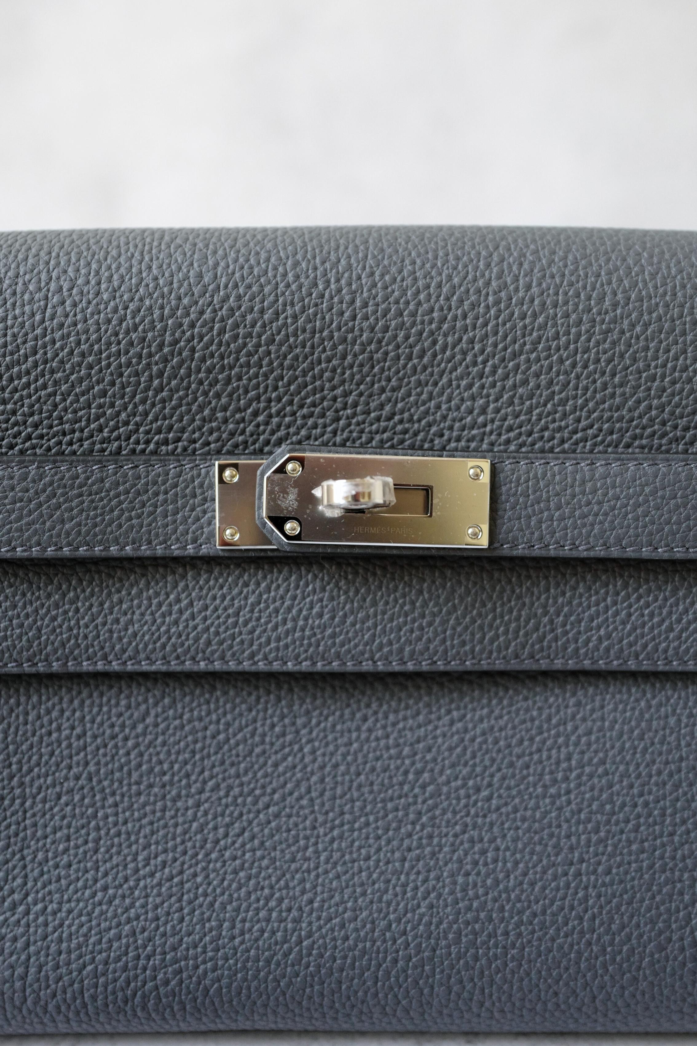 BNIB Hermès Kelly Messenger PM Veau Togo Bag Gris Misty Palladium Hardware K Unisexe en vente