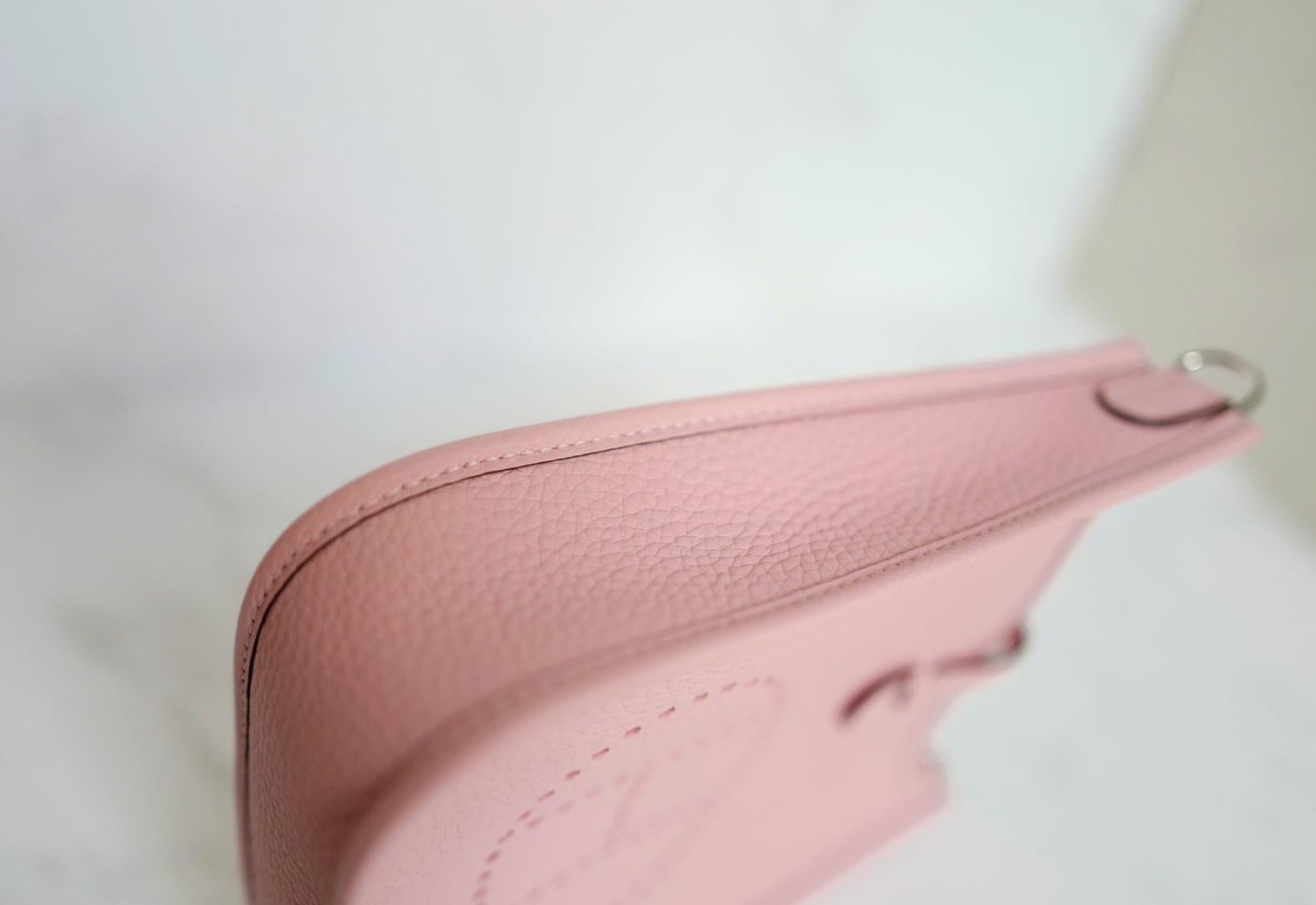 BNIB Hermès Mini Evelyne Bag Rose Sakura Clemence Leather Palladium Hardware in vendita 7
