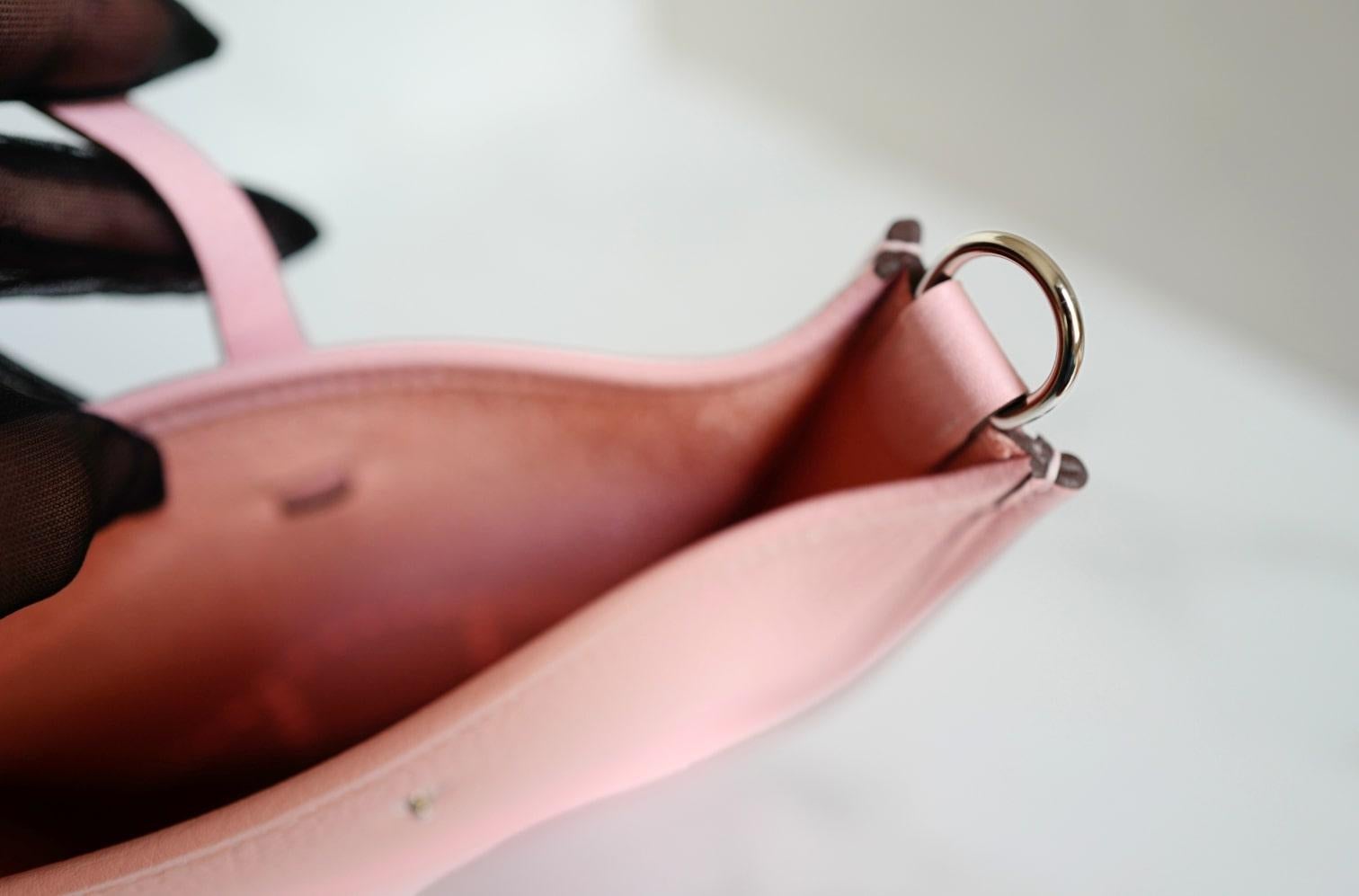 BNIB Hermès Mini Evelyne Bag Rose Sakura Clemence Leather Palladium Hardware in vendita 10