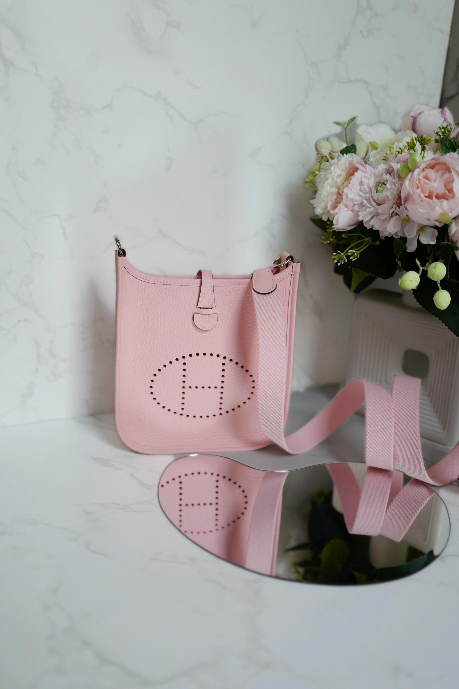 BNIB Hermès Mini Evelyne Bag Rose Sakura Clemence Leather Palladium Hardware in vendita 11