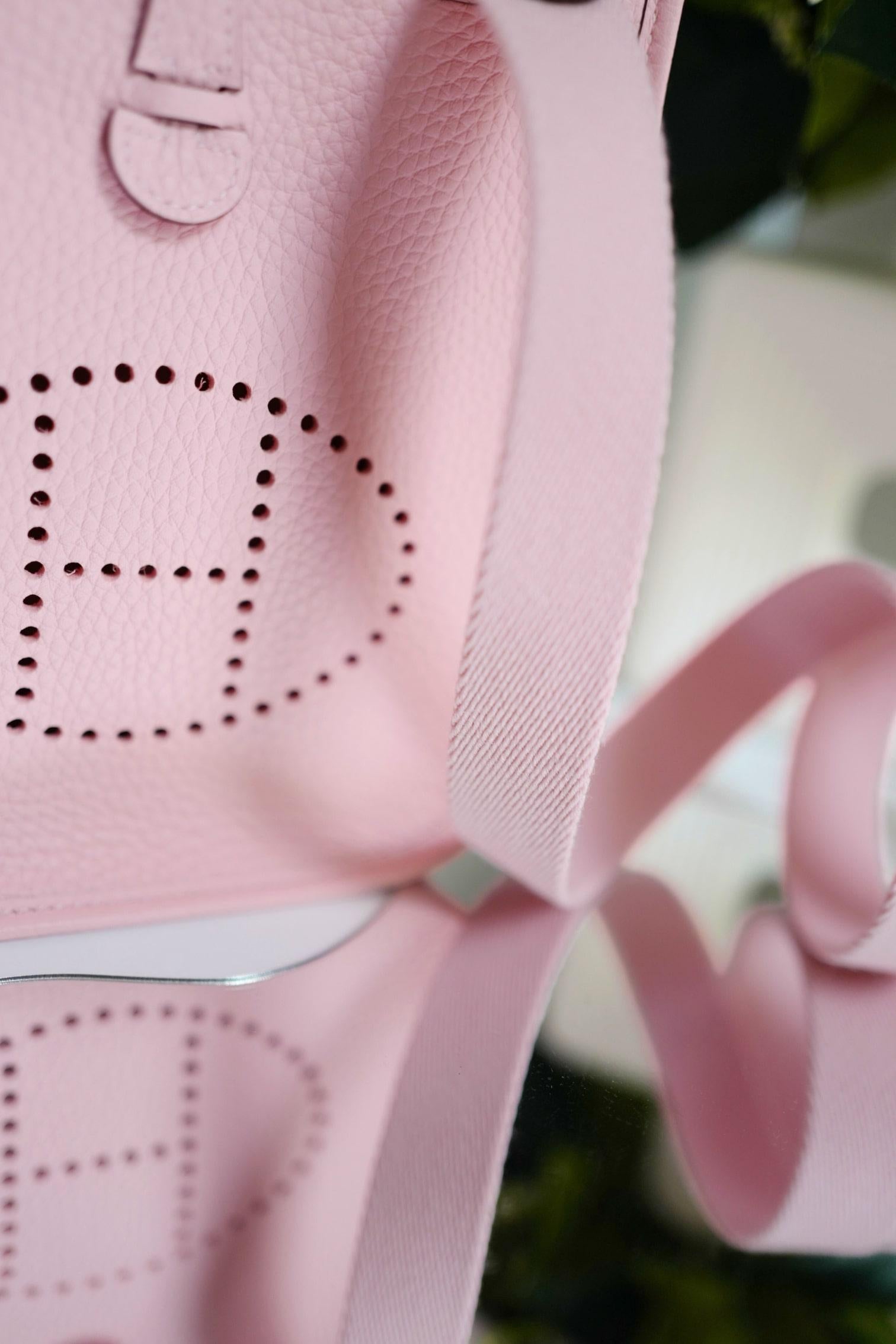 BNIB Hermès Mini Evelyne Bag Rose Sakura Clemence Leather Palladium Hardware in vendita 14