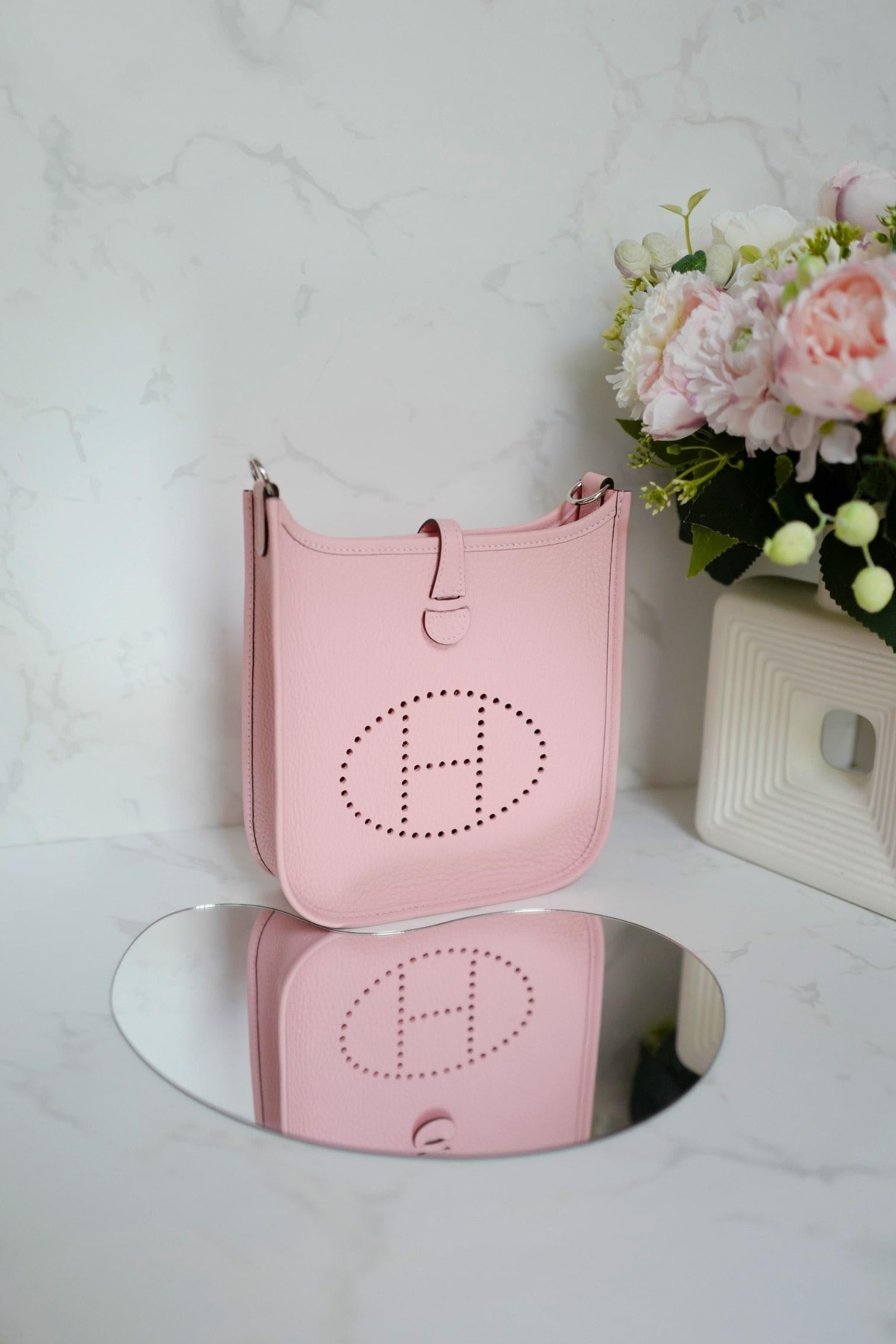 BNIB Hermès Mini Evelyne Bag Rose Sakura Clemence Leather Palladium Hardware in vendita 15