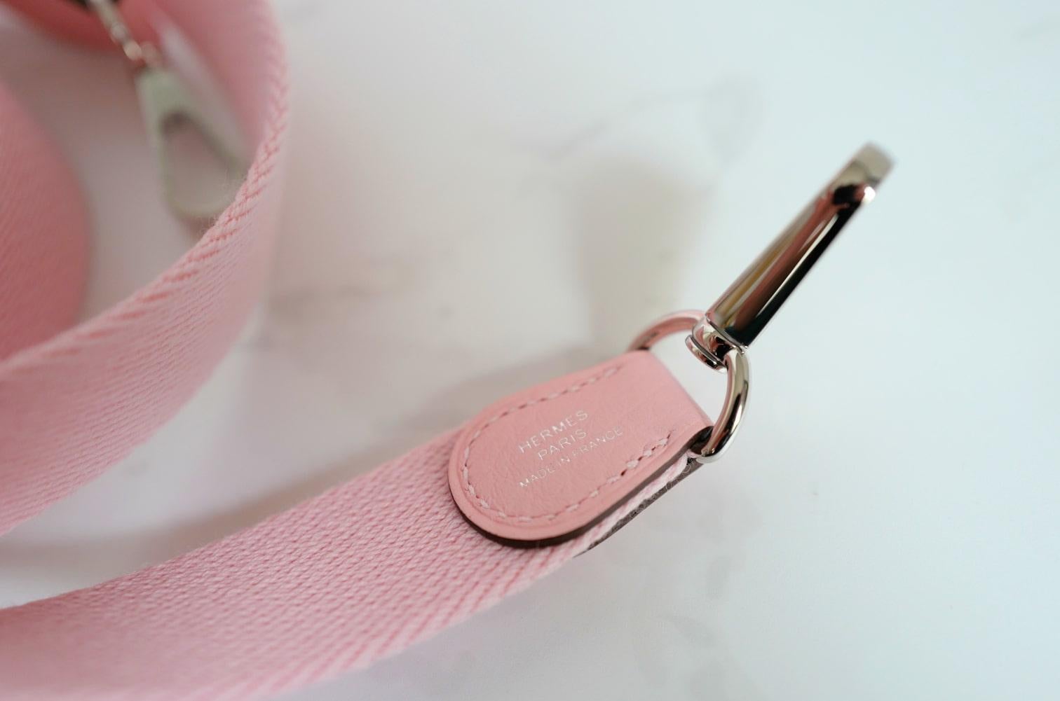 BNIB Hermès Mini Evelyne Bag Rose Sakura Clemence Leather Palladium Hardware in vendita 3