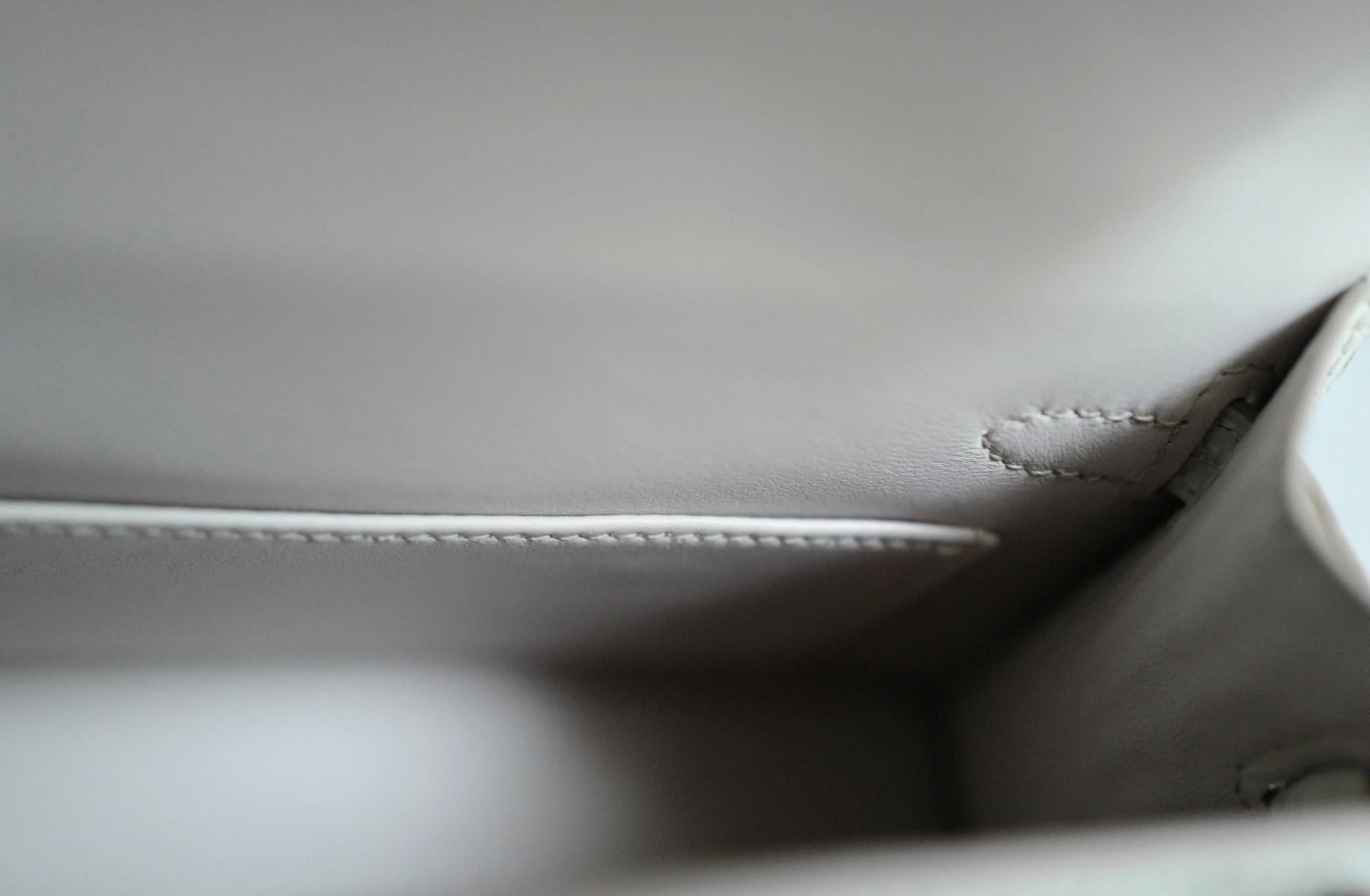 BNIB Hermès Mini Kelly 20 Beton Matte Crocodile with Palladium Hardware Stamp K For Sale 5