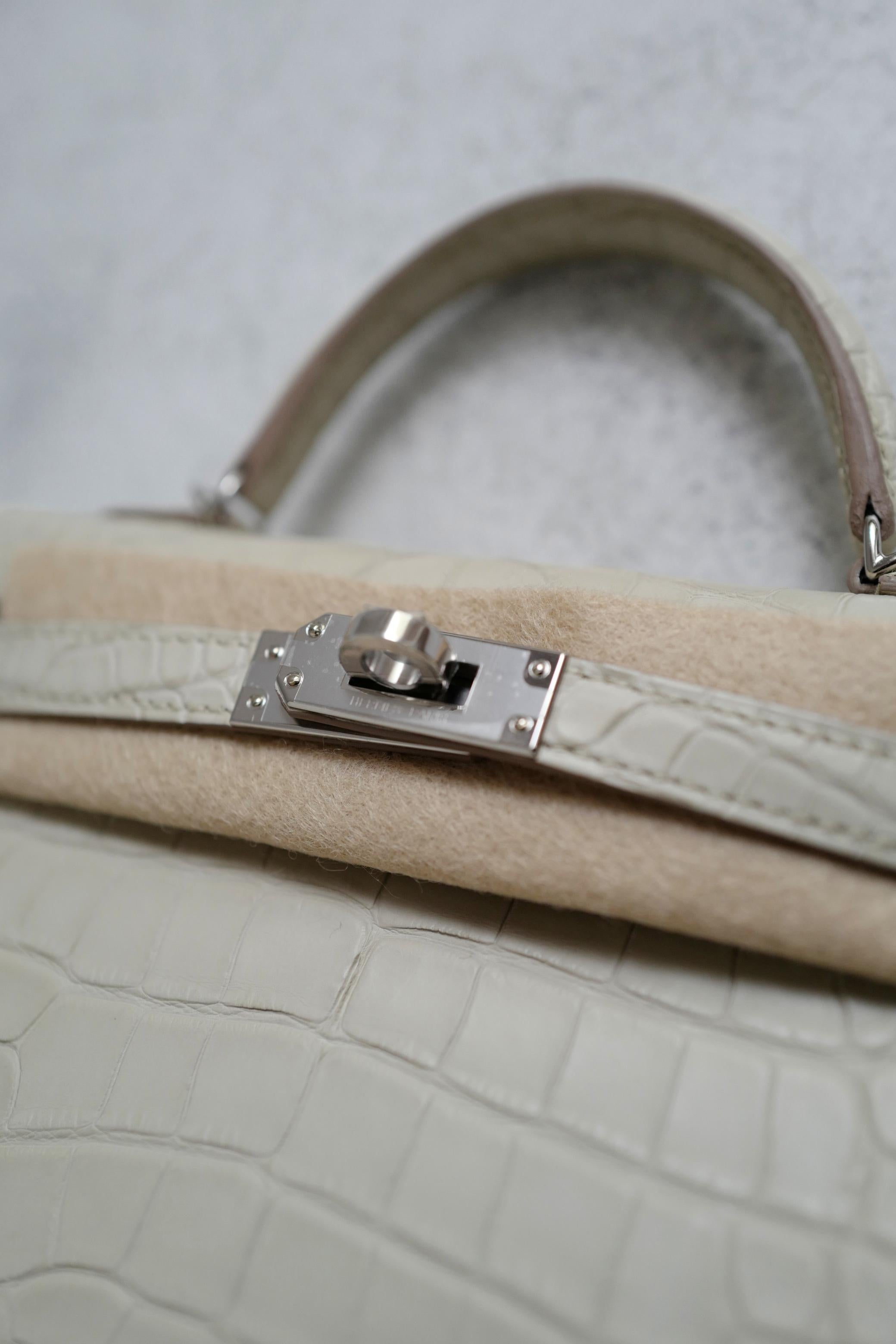 BNIB Hermès Mini Kelly 20 Beton Matte Crocodile with Palladium Hardware Stamp K For Sale 9