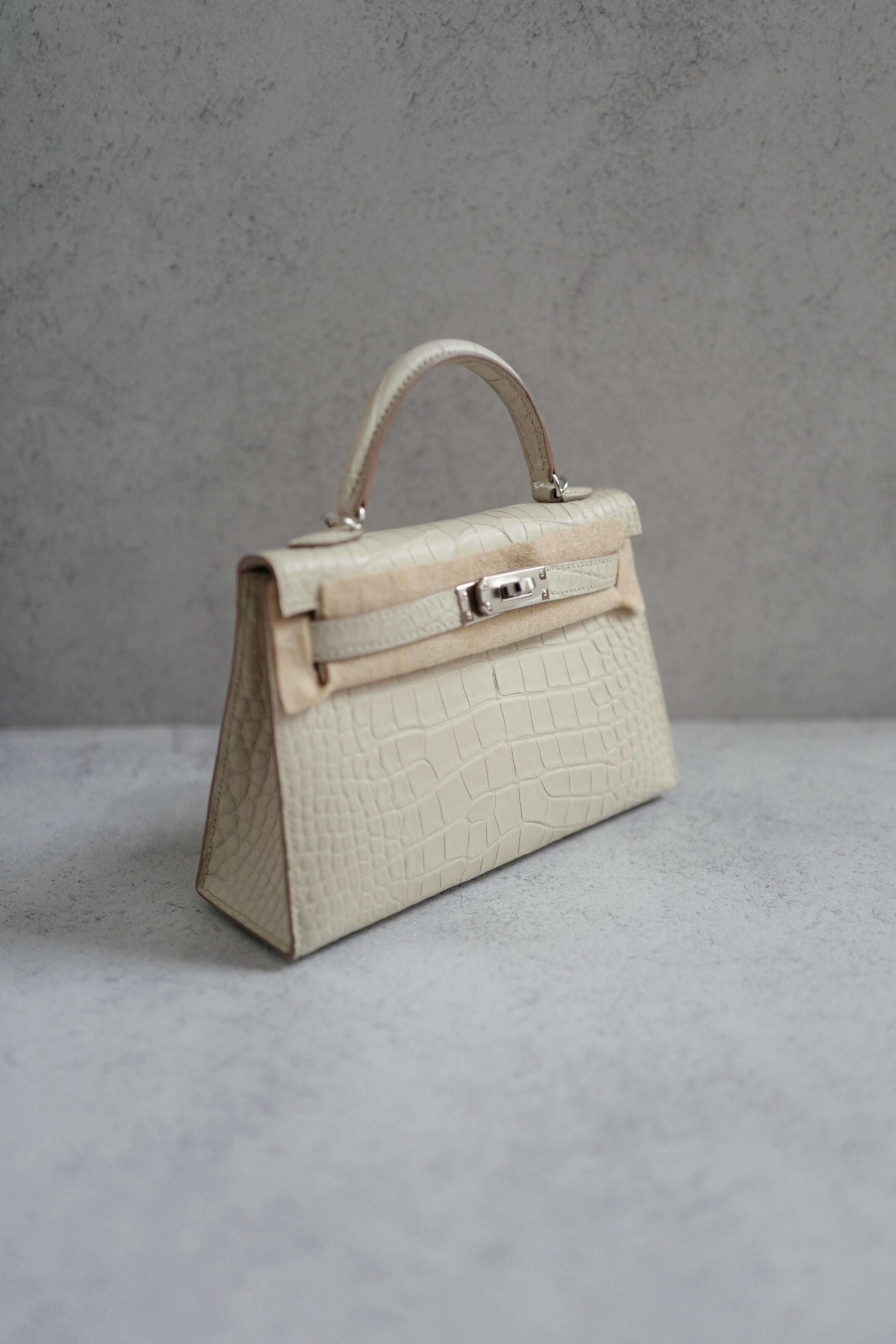 BNIB Hermès Mini Kelly 20 Beton Matte Crocodile with Palladium Hardware Stamp K For Sale 12