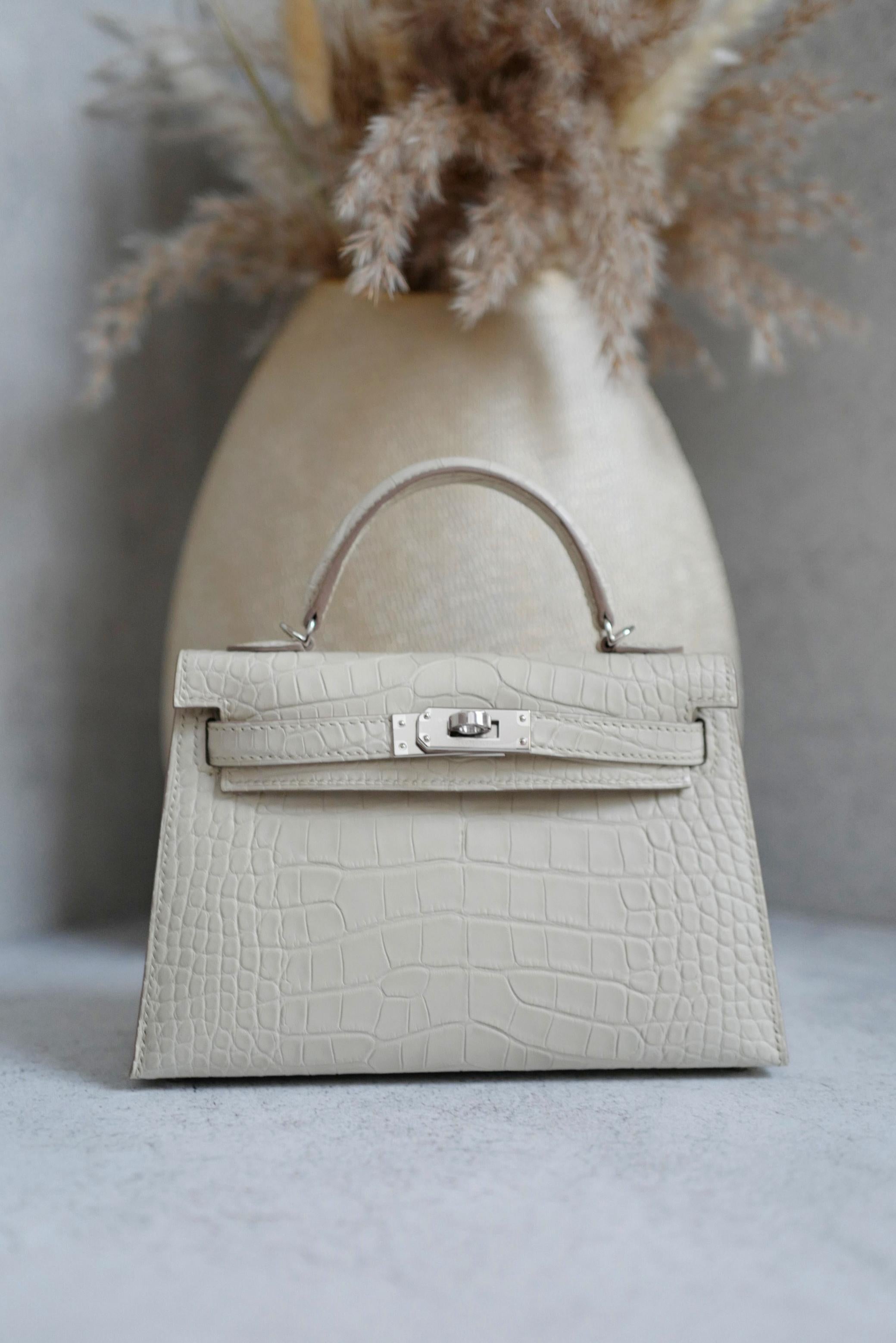 Gray BNIB Hermès Mini Kelly 20 Beton Matte Crocodile with Palladium Hardware Stamp K For Sale