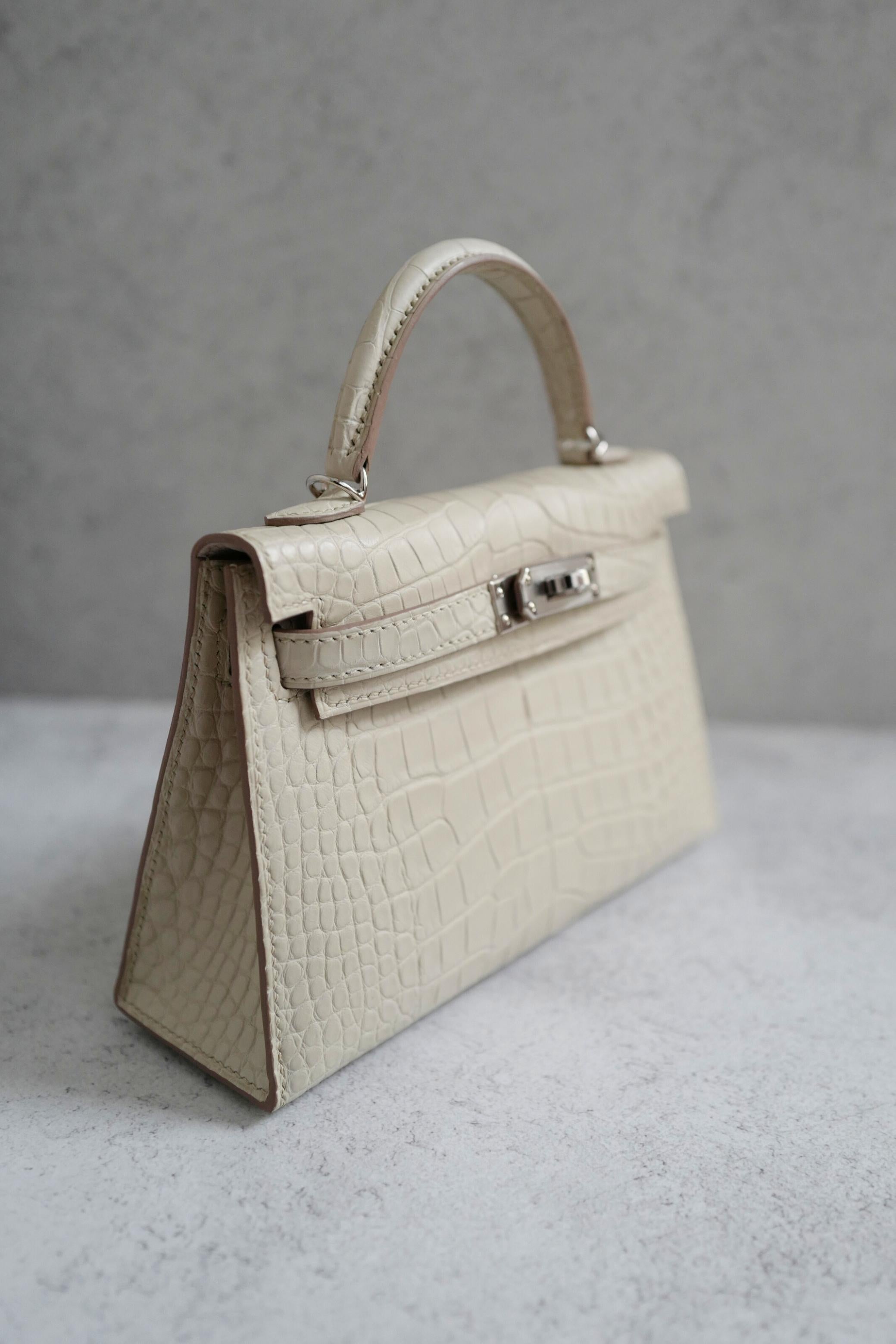 BNIB Hermès Mini Kelly 20 Beton Matte Crocodile with Palladium Hardware Stamp K For Sale 2