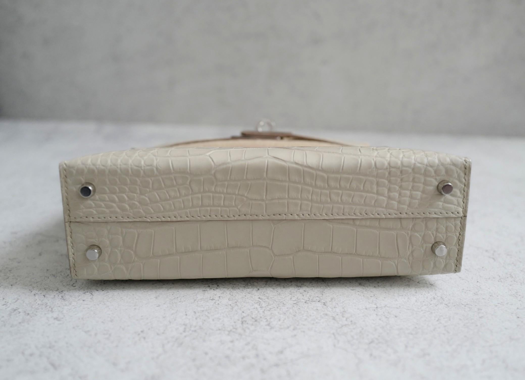 BNIB Hermès Mini Kelly 20 Beton Matte Crocodile with Palladium Hardware Stamp K For Sale 3