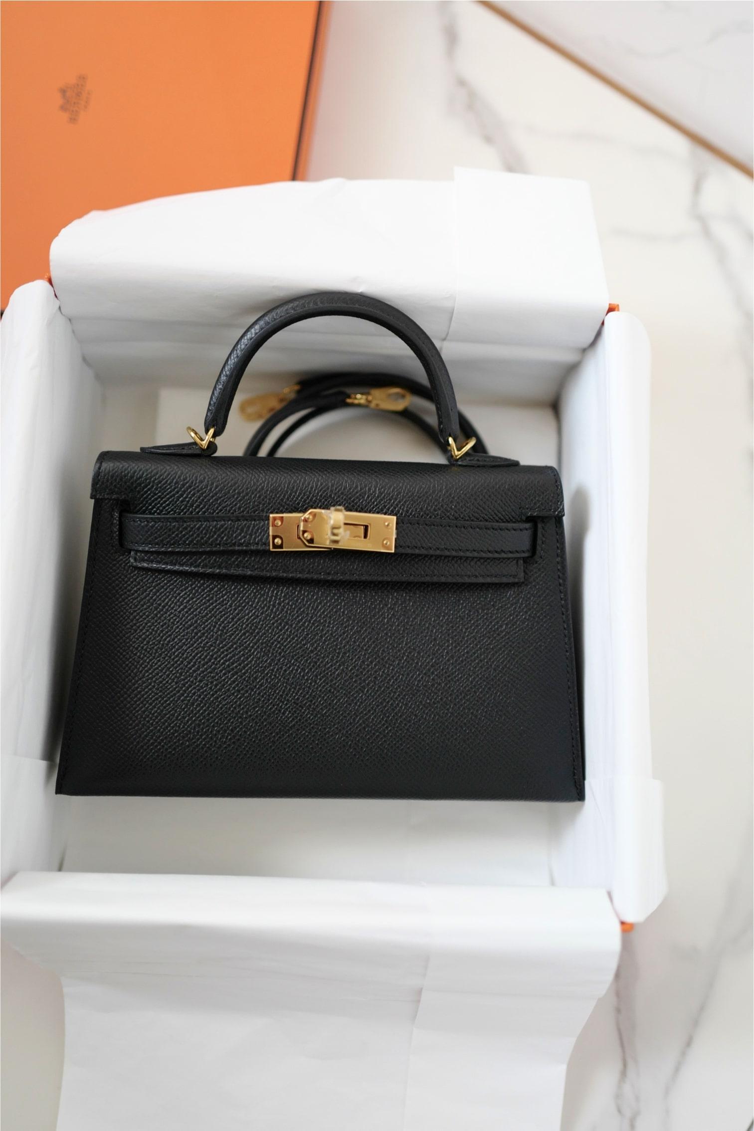 BNIB Hermès Mini Kelly 20 Black Epsom Leather with Gold Hardware Stamp W en venta 13