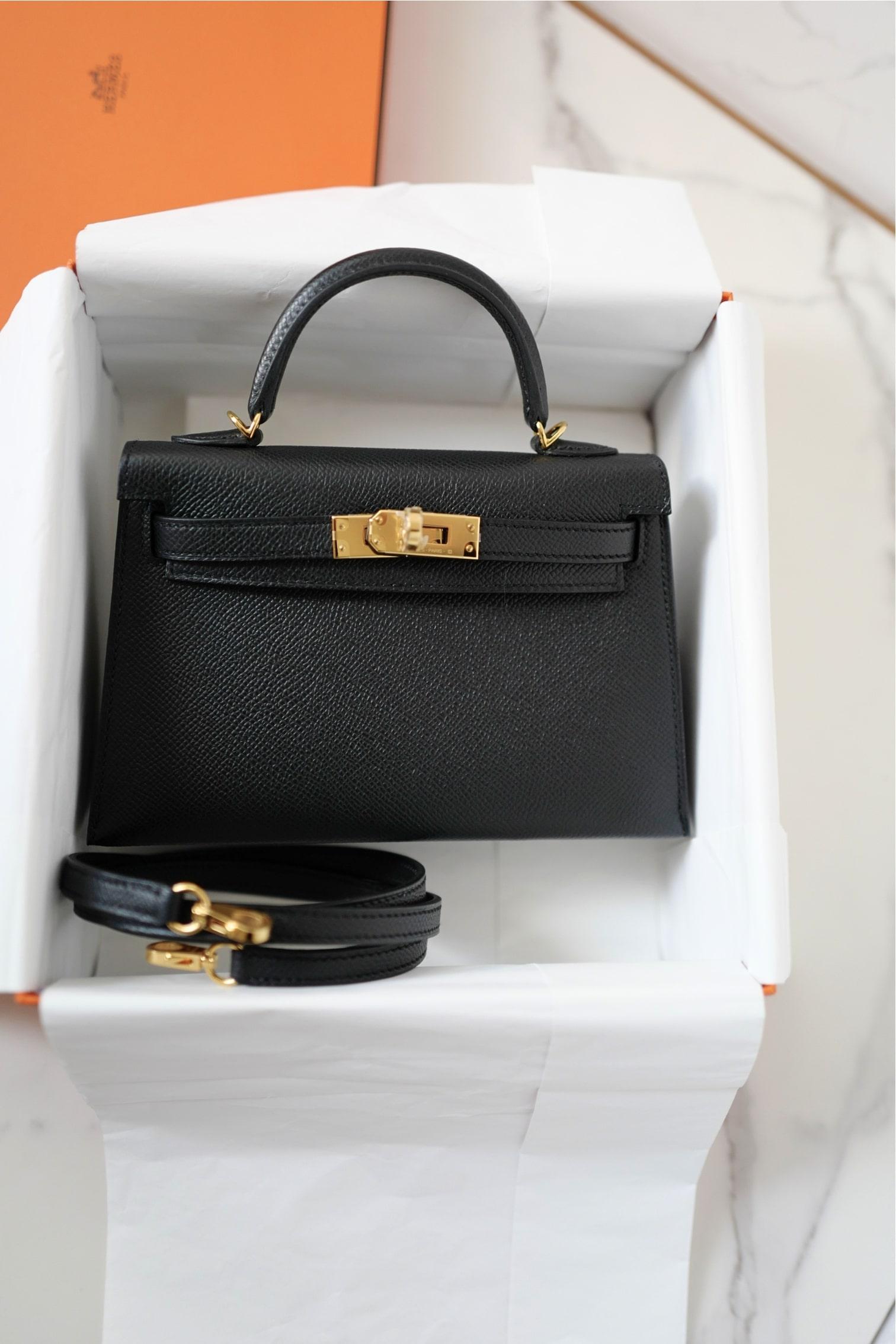 The Hermès Mini Kelly 20 in Black Epsom Leather with Gold Hardware is one of the most iconic and sought-after handbags in the world of luxury fashion. Crafted in the timeless shade of Noir, this piece embodies the perfect balance of sophistication