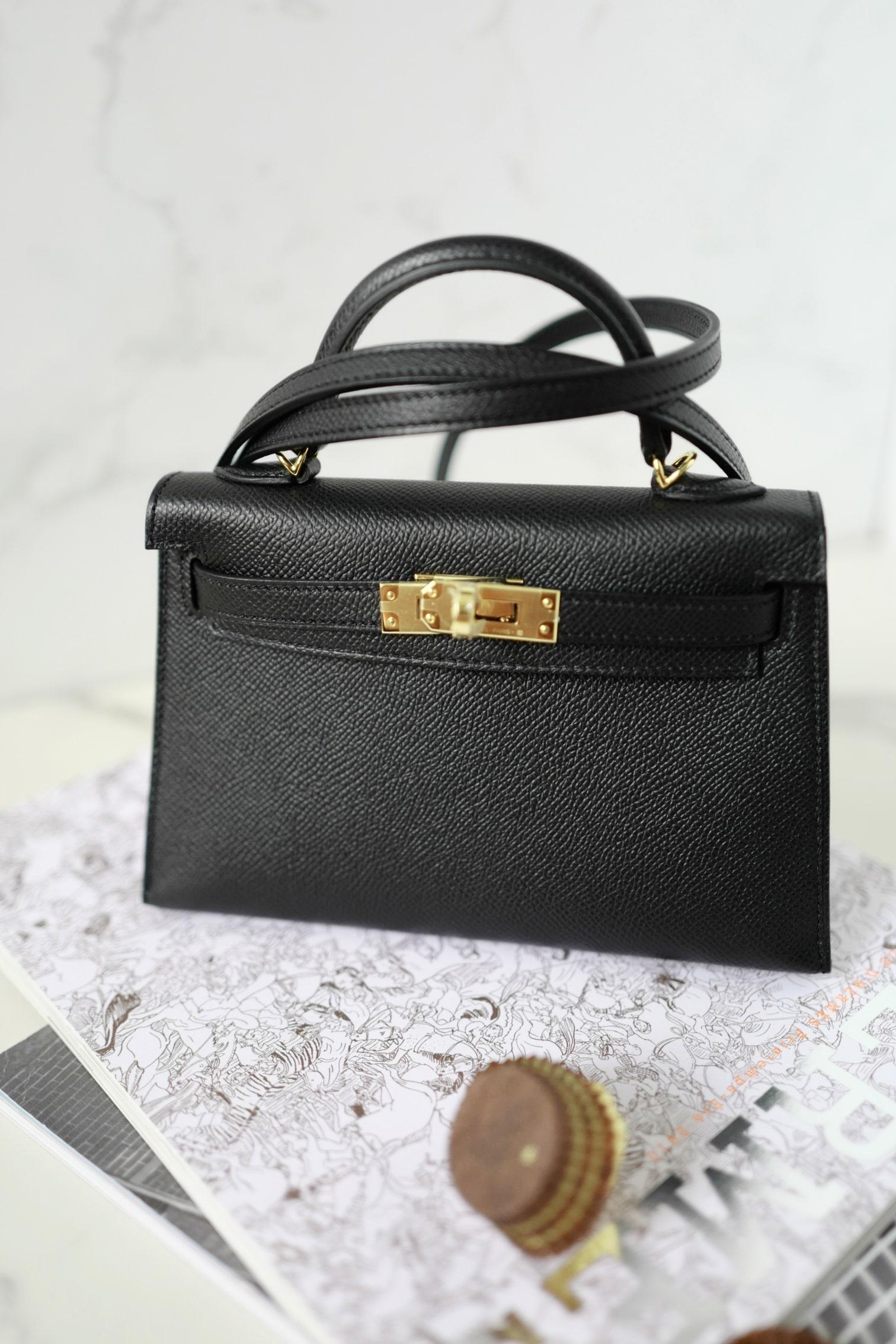BNIB Hermès Mini Kelly 20 Black Epsom Leather with Gold Hardware Stamp W en venta 15