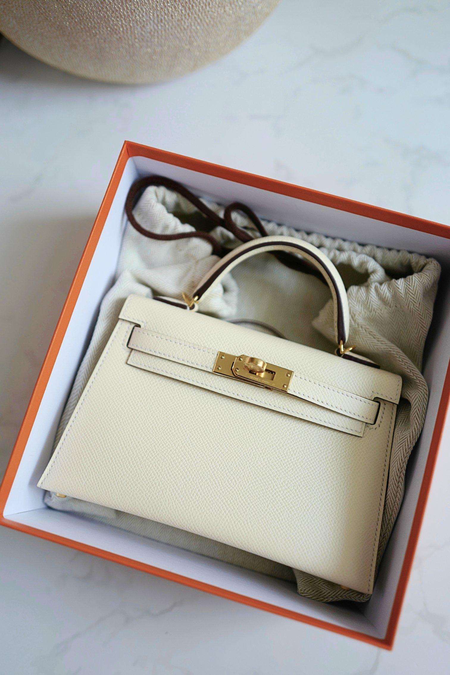 Experience timeless elegance with the Hermès Mini Kelly 20 in Nata Epsom Leather with Gold Hardware. This highly coveted piece embodies sophistication in its purest form, featuring the iconic Kelly silhouette in a petite yet powerful size. The