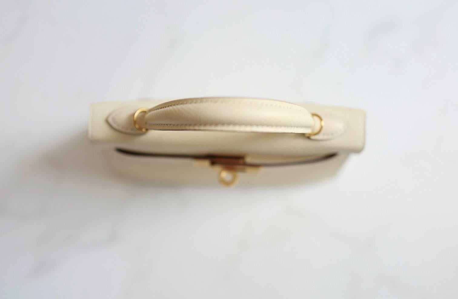De las mujeres BNIB Hermès Mini Kelly 20 in Nata Epsom Leather Gold HW en venta