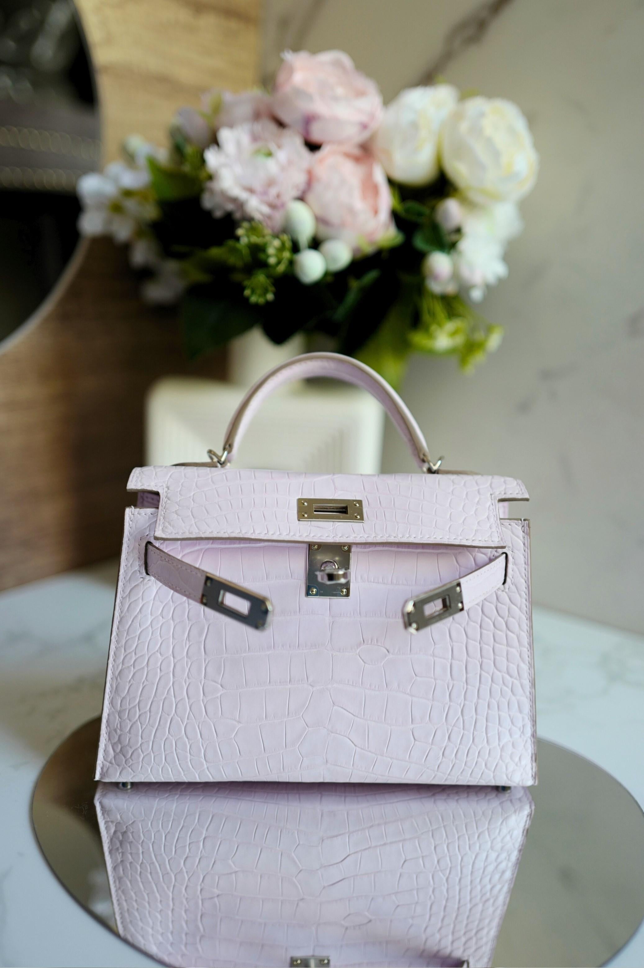 BNIB Hermès Mini Kelly 20 Mauve Pale Matte Alligator Palladium Hardware K Stamp in vendita 8