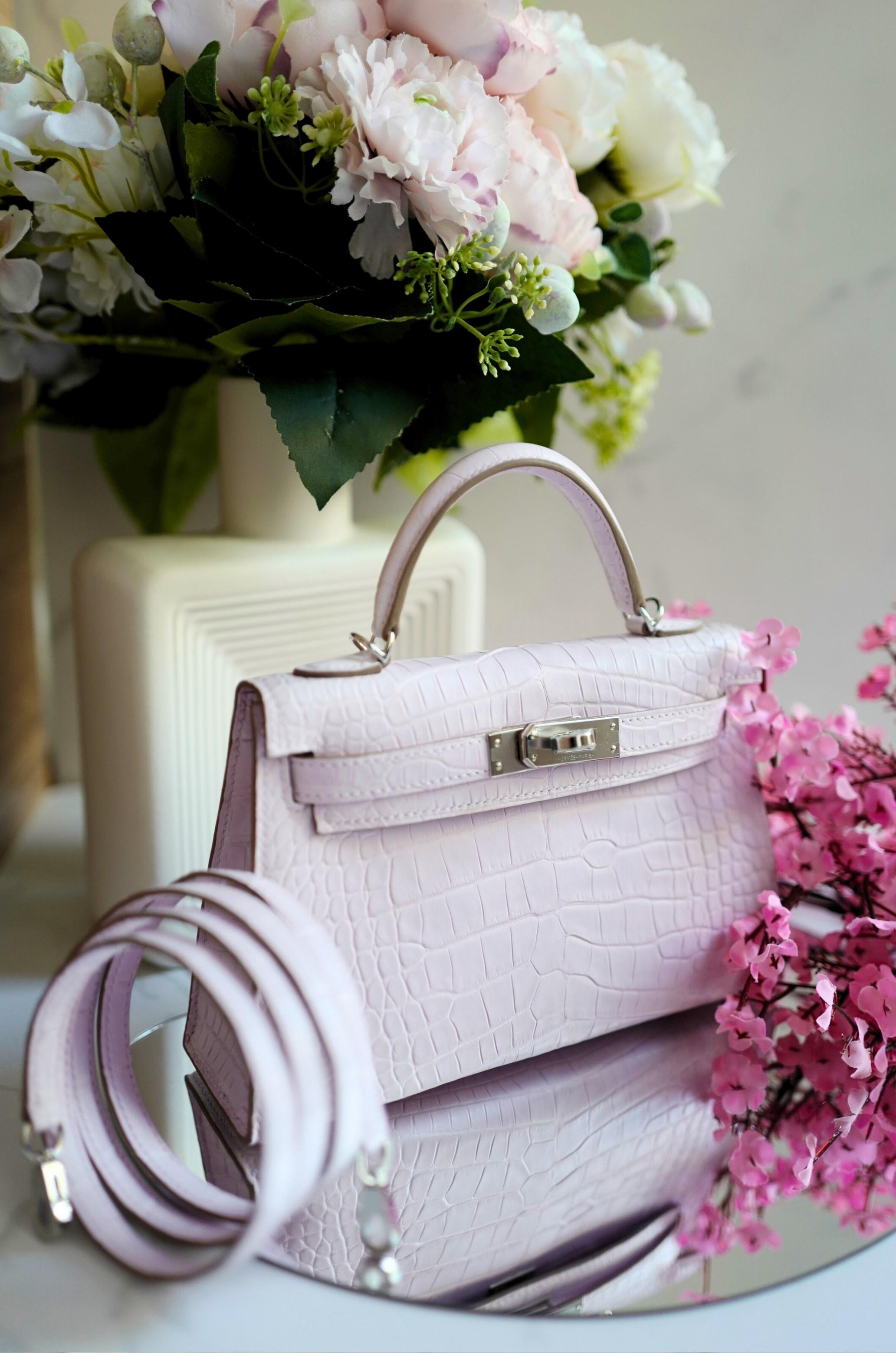 Donna BNIB Hermès Mini Kelly 20 Mauve Pale Matte Alligator Palladium Hardware K Stamp in vendita