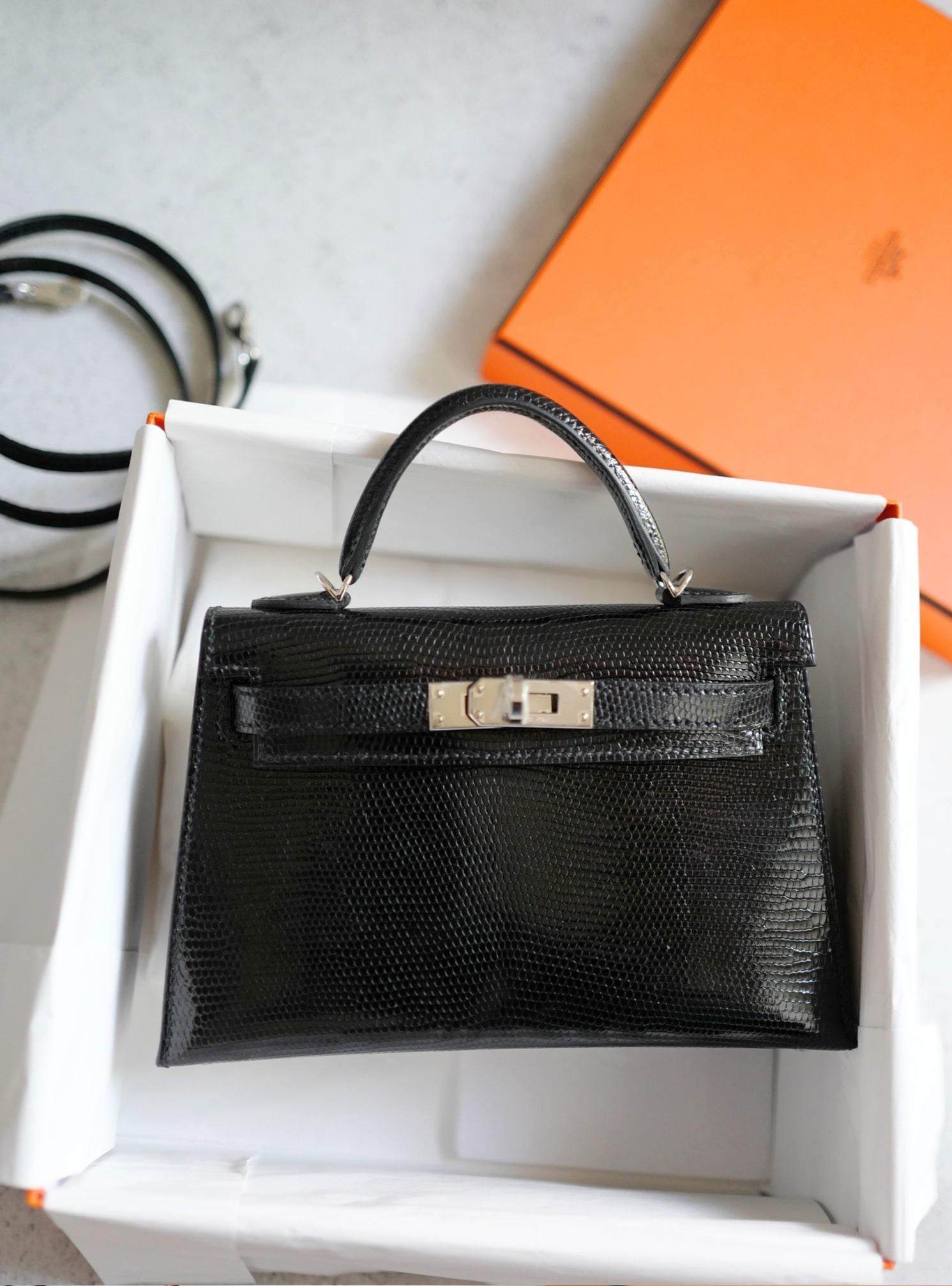 The Hermès Mini Kelly 20 in Noir Black Lizard with Palladium Hardware is a true statement of elegance and rarity. Expertly crafted in exotic lizard skin, this piece showcases Hermès’ unmatched artistry and timeless sophistication. The sleek black