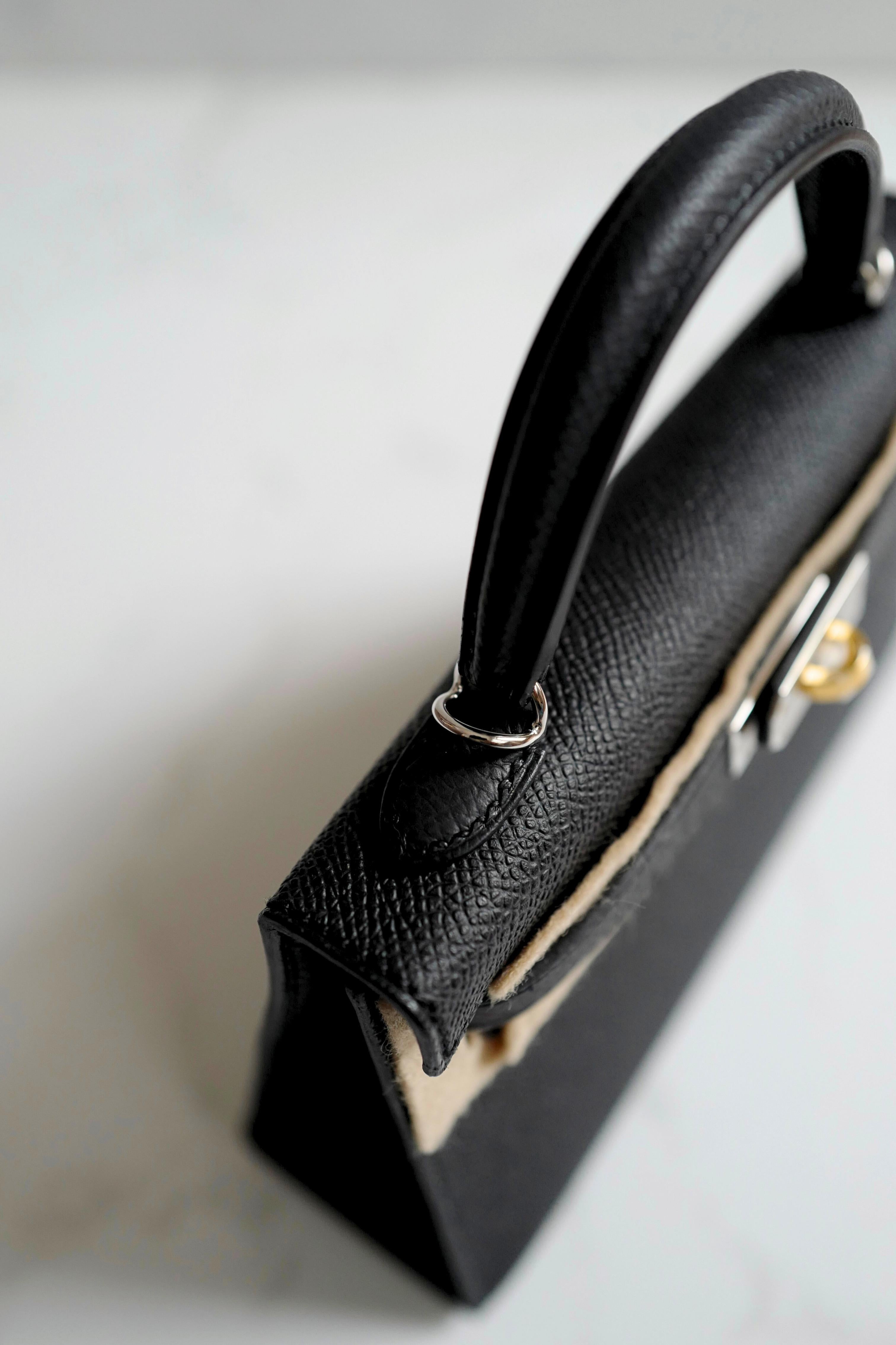 BNIB Hermes Mini Kelly Noir Nero Epsom Electrum Hardware Timbro K 2025 in vendita 7