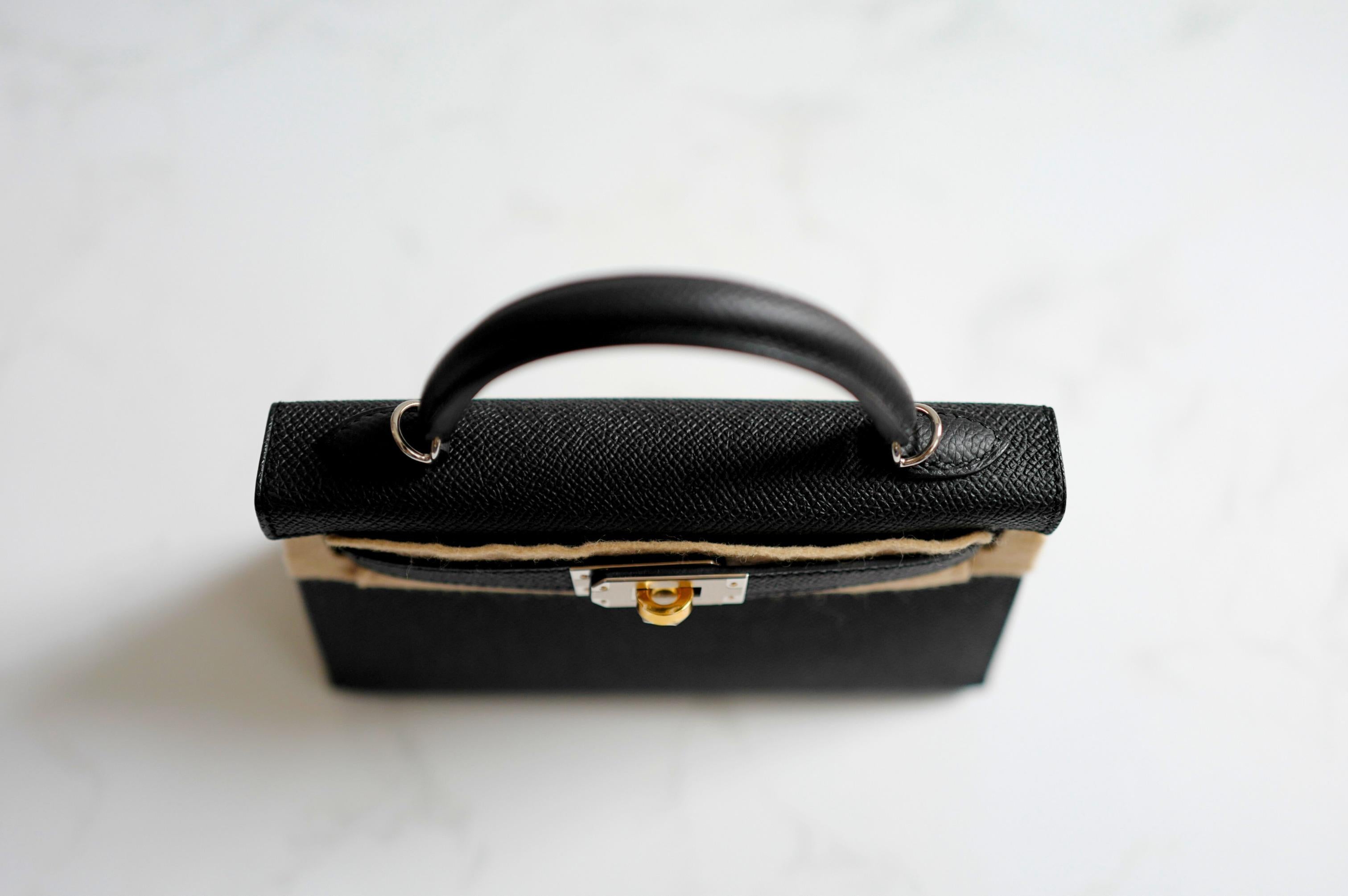 BNIB Hermes Mini Kelly Noir Nero Epsom Electrum Hardware Timbro K 2025 in vendita 10